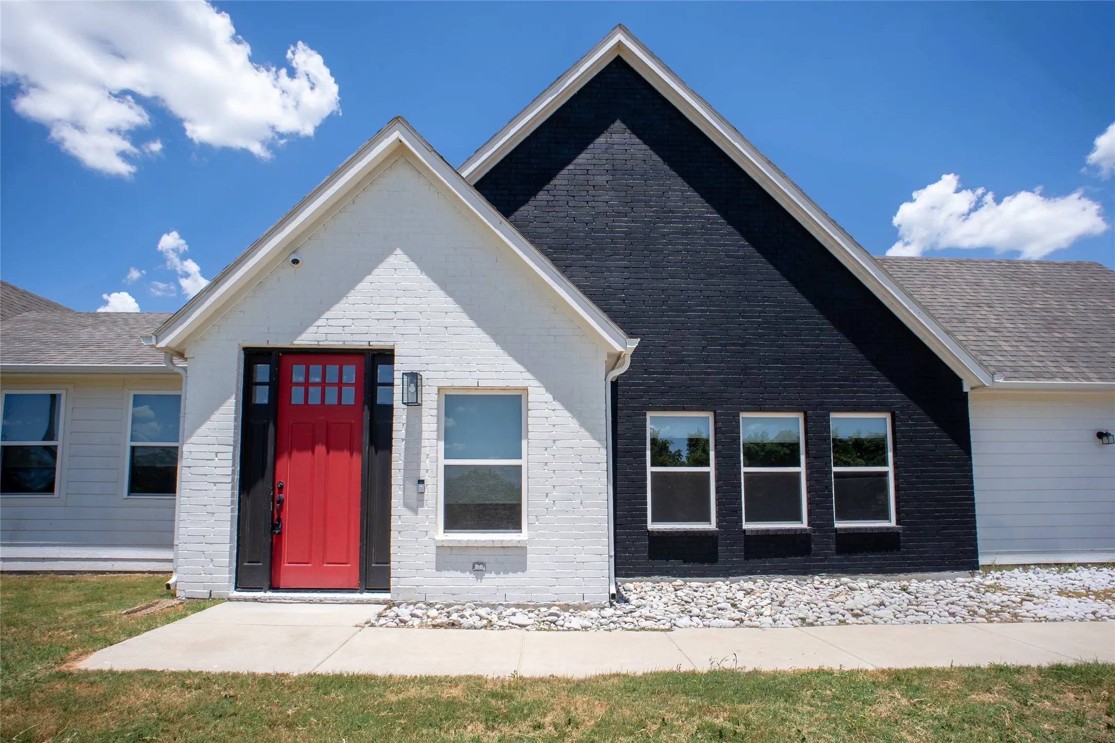 Single Family Residence For Sale in Parker County , 311 Dobbs Trail, Springtown, Texas 76082, 3 Bedroom, 3 Bathroom, 2 Garage spaces, 2,322 Sqft, built in 2020, mls#21318910, Real Estate Agent in Springtown, Homes For Sale in Parker county, Homes For Sale in Springtown, Realtor in Springtown Texas, Real Estate Brokerage Independent Realty Texas, Luminita Cordes Realtor