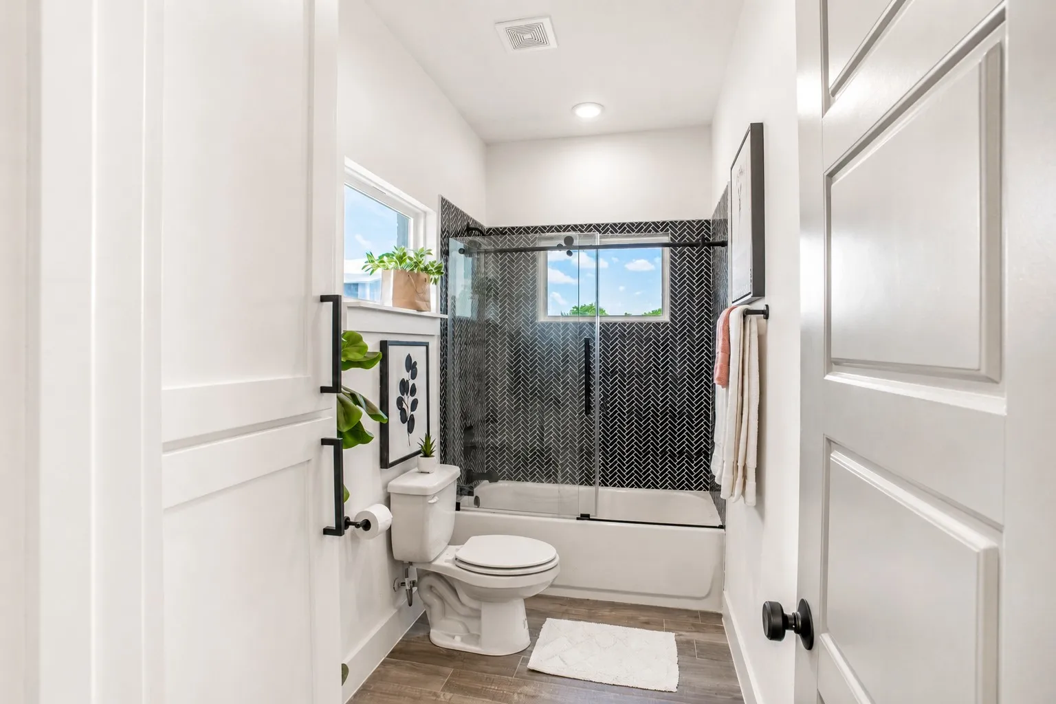 Single Family Residence For Sale in Parker County , 311 Dobbs Trail, Springtown, Texas 76082, 3 Bedroom, 3 Bathroom, 2 Garage spaces, 2,322 Sqft, built in 2020, mls#21318910, Real Estate Agent in Springtown, Homes For Sale in Parker county, Homes For Sale in Springtown, Realtor in Springtown Texas, Real Estate Brokerage Independent Realty Texas, Luminita Cordes Realtor