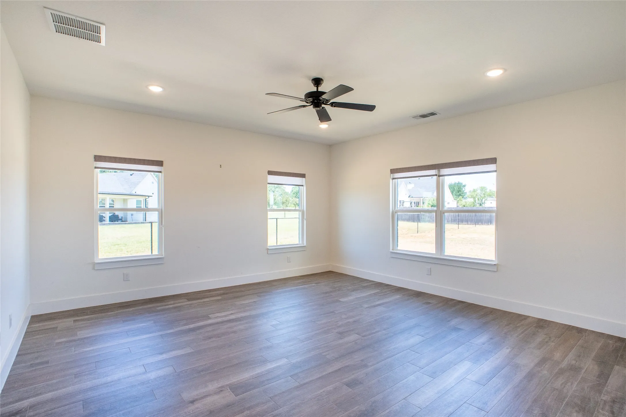 Single Family Residence For Sale in Parker County , 311 Dobbs Trail, Springtown, Texas 76082, 3 Bedroom, 3 Bathroom, 2 Garage spaces, 2,322 Sqft, built in 2020, mls#21318910, Real Estate Agent in Springtown, Homes For Sale in Parker county, Homes For Sale in Springtown, Realtor in Springtown Texas, Real Estate Brokerage Independent Realty Texas, Luminita Cordes Realtor