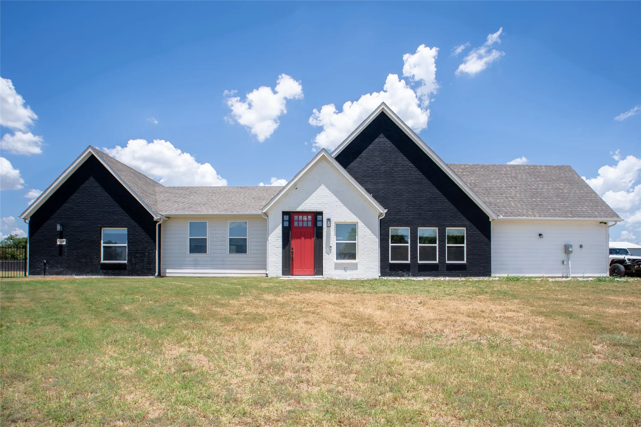 Single Family Residence For Sale in Parker County , 311 Dobbs Trail, Springtown, Texas 76082, 3 Bedroom, 3 Bathroom, 2 Garage spaces, 2,322 Sqft, built in 2020, mls#21318910, Real Estate Agent in Springtown, Homes For Sale in Parker county, Homes For Sale in Springtown, Realtor in Springtown Texas, Real Estate Brokerage Independent Realty Texas, Luminita Cordes Realtor