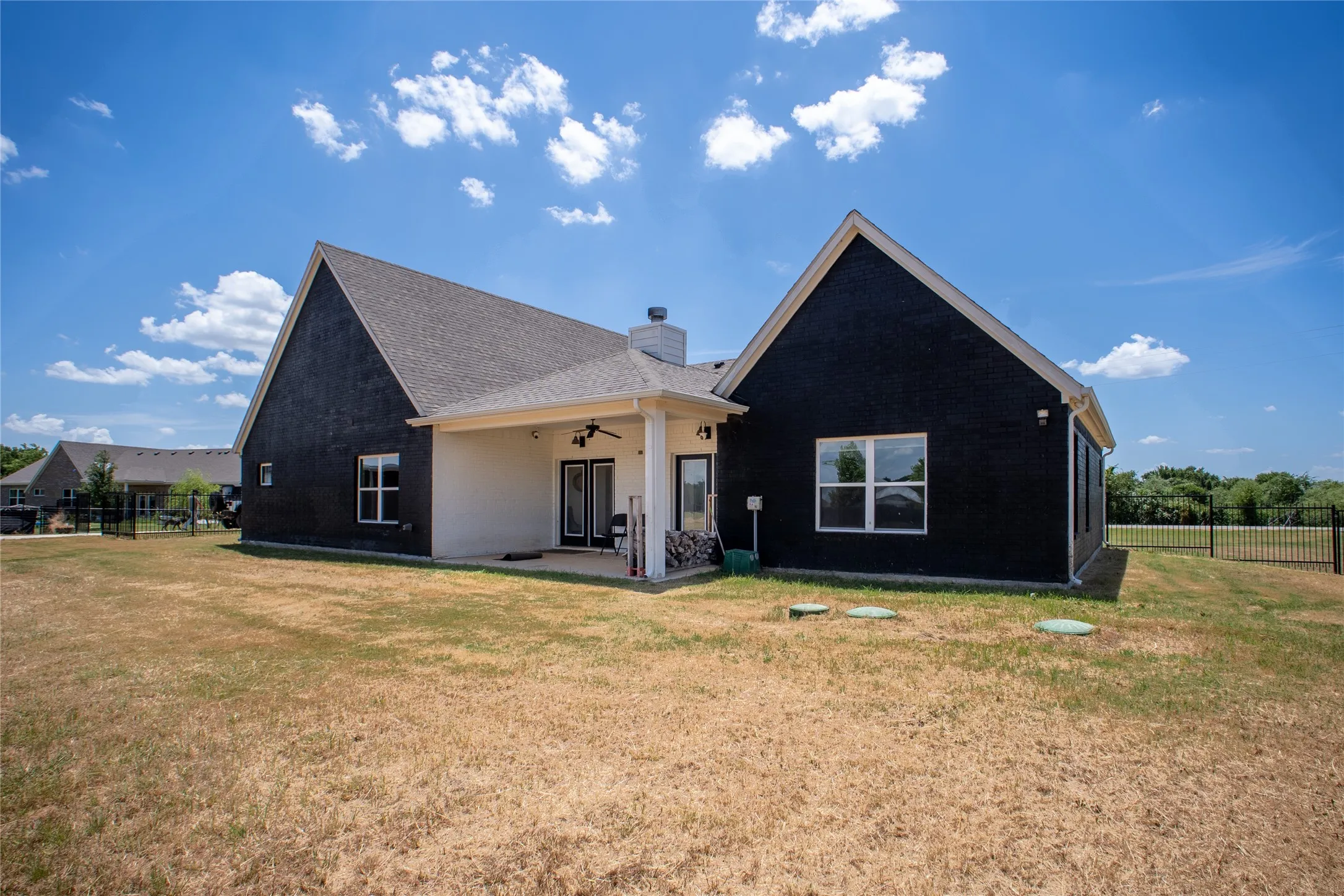 Single Family Residence For Sale in Parker County , 311 Dobbs Trail, Springtown, Texas 76082, 3 Bedroom, 3 Bathroom, 2 Garage spaces, 2,322 Sqft, built in 2020, mls#21318910, Real Estate Agent in Springtown, Homes For Sale in Parker county, Homes For Sale in Springtown, Realtor in Springtown Texas, Real Estate Brokerage Independent Realty Texas, Luminita Cordes Realtor