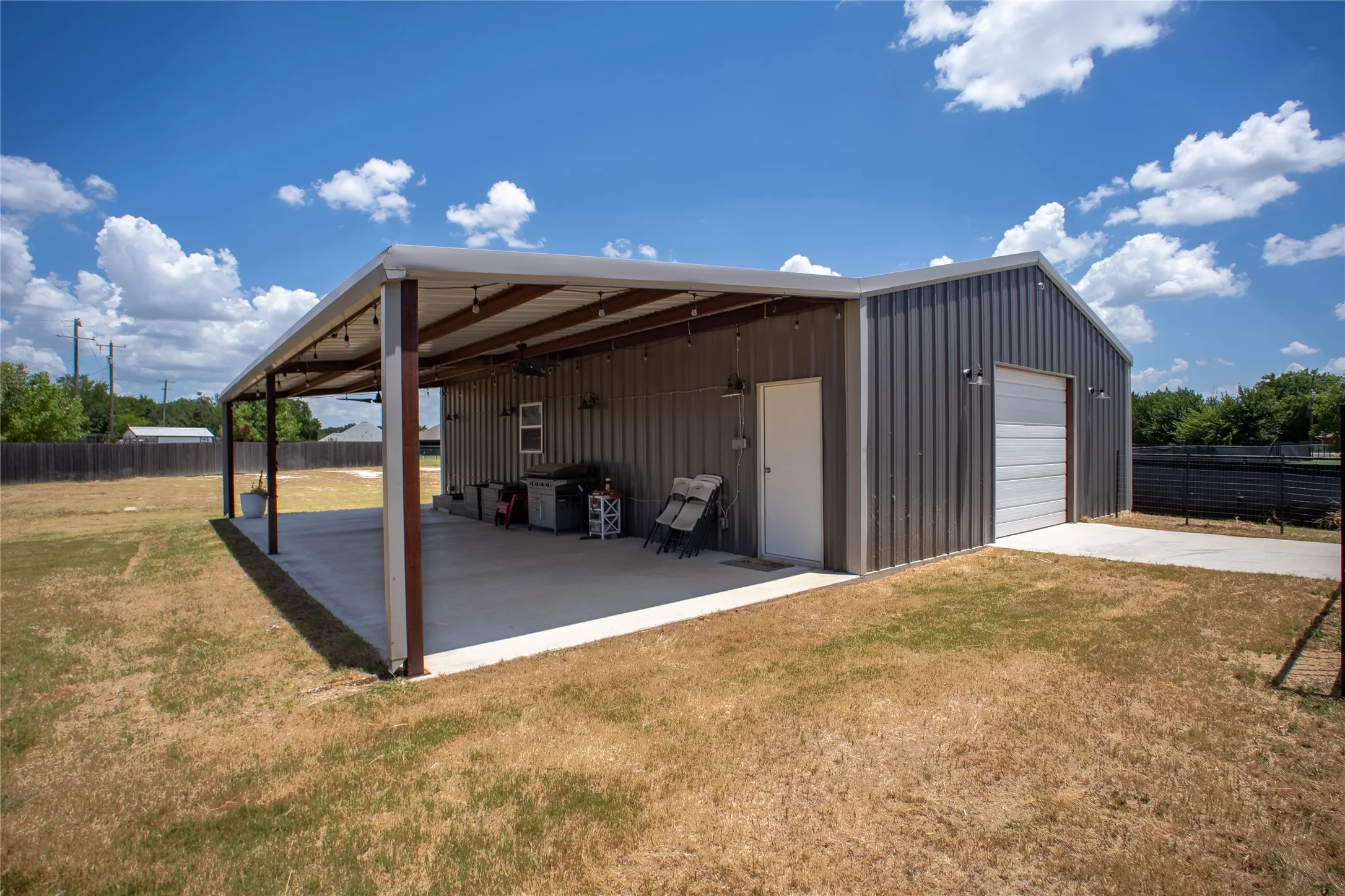 Single Family Residence For Sale in Parker County , 311 Dobbs Trail, Springtown, Texas 76082, 3 Bedroom, 3 Bathroom, 2 Garage spaces, 2,322 Sqft, built in 2020, mls#21318910, Real Estate Agent in Springtown, Homes For Sale in Parker county, Homes For Sale in Springtown, Realtor in Springtown Texas, Real Estate Brokerage Independent Realty Texas, Luminita Cordes Realtor