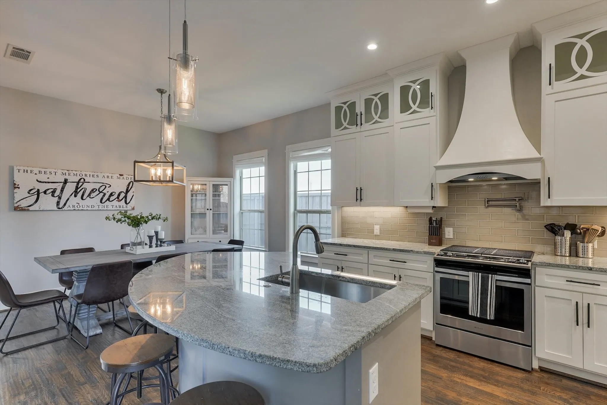 Single Family Residence For Rent in Dallas County , 4713 Highgate Lane, Rowlett, Texas 75088, 5 Bedroom, 3 Bathroom, 2 Garage spaces, 2,833 Sqft, built in 2018, mls#21304248, Real Estate Agent in Rowlett, Homes For Rent in Dallas county, Homes For Rent in Rowlett, Realtor in Rowlett Texas, Real Estate Brokerage Independent Realty Texas, Luminita Cordes Realtor
