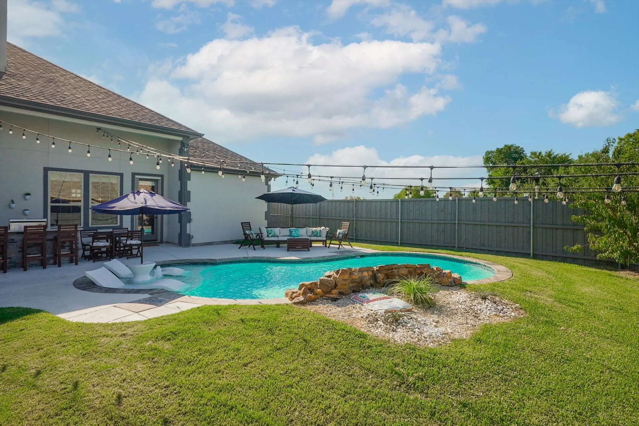 Single Family Residence For Rent in Dallas County , 4713 Highgate Lane, Rowlett, Texas 75088, 5 Bedroom, 3 Bathroom, 2 Garage spaces, 2,833 Sqft, built in 2018, mls#21304248, Real Estate Agent in Rowlett, Homes For Rent in Dallas county, Homes For Rent in Rowlett, Realtor in Rowlett Texas, Real Estate Brokerage Independent Realty Texas, Luminita Cordes Realtor