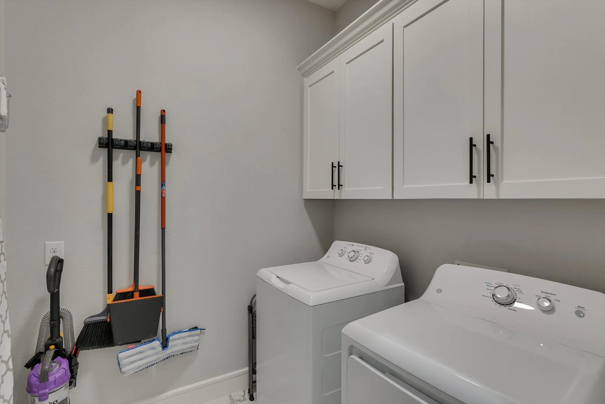 Single Family Residence For Rent in Dallas County , 4713 Highgate Lane, Rowlett, Texas 75088, 5 Bedroom, 3 Bathroom, 2 Garage spaces, 2,833 Sqft, built in 2018, mls#21304248, Real Estate Agent in Rowlett, Homes For Rent in Dallas county, Homes For Rent in Rowlett, Realtor in Rowlett Texas, Real Estate Brokerage Independent Realty Texas, Luminita Cordes Realtor