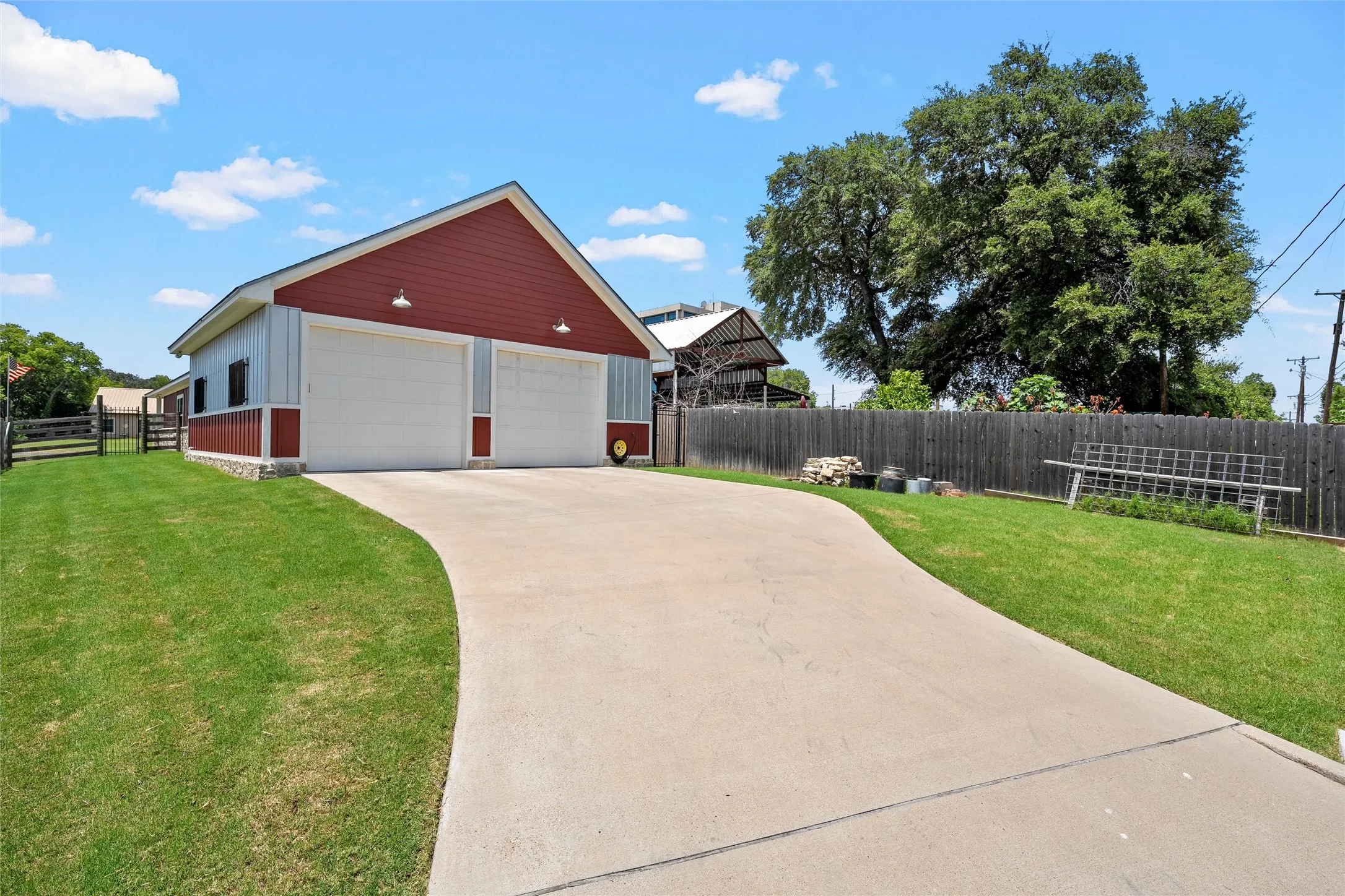 Single Family Residence For Sale in Mc Lennan County , 3226 Pine Avenue, Waco, Texas 76708, 3 Bedroom, 2 Bathroom, 2 Garage spaces, 1,330 Sqft, built in 2020, mls#21318061, Real Estate Agent in Waco, Homes For Sale in Mc Lennan county, Homes For Sale in Waco, Realtor in Waco Texas, Real Estate Brokerage Independent Realty Texas, Luminita Cordes Realtor