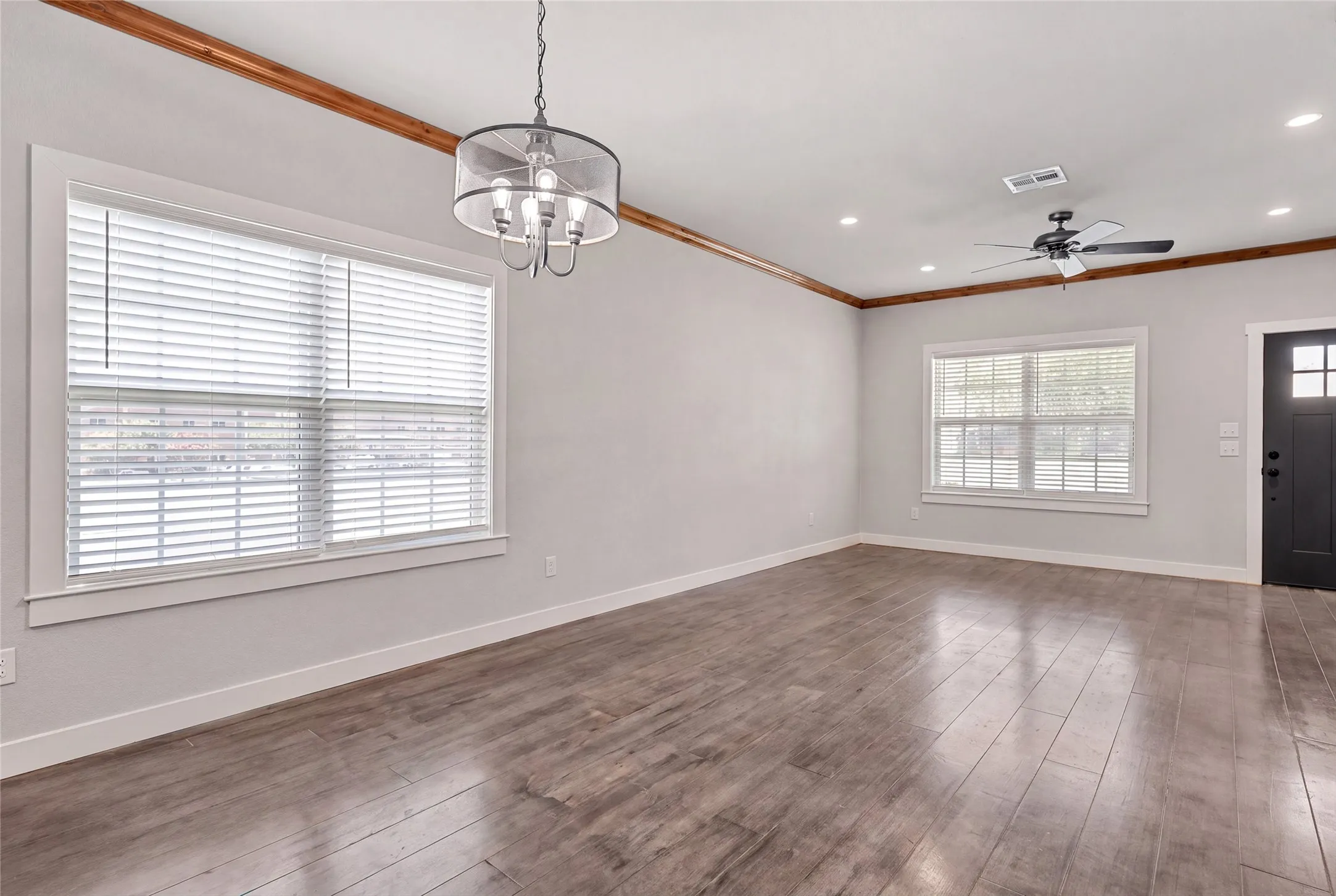 Single Family Residence For Sale in Mc Lennan County , 3226 Pine Avenue, Waco, Texas 76708, 3 Bedroom, 2 Bathroom, 2 Garage spaces, 1,330 Sqft, built in 2020, mls#21318061, Real Estate Agent in Waco, Homes For Sale in Mc Lennan county, Homes For Sale in Waco, Realtor in Waco Texas, Real Estate Brokerage Independent Realty Texas, Luminita Cordes Realtor