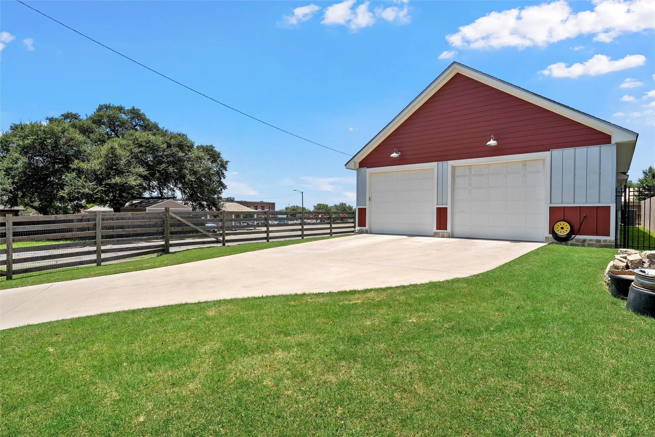 Single Family Residence For Sale in Mc Lennan County , 3226 Pine Avenue, Waco, Texas 76708, 3 Bedroom, 2 Bathroom, 2 Garage spaces, 1,330 Sqft, built in 2020, mls#21318061, Real Estate Agent in Waco, Homes For Sale in Mc Lennan county, Homes For Sale in Waco, Realtor in Waco Texas, Real Estate Brokerage Independent Realty Texas, Luminita Cordes Realtor