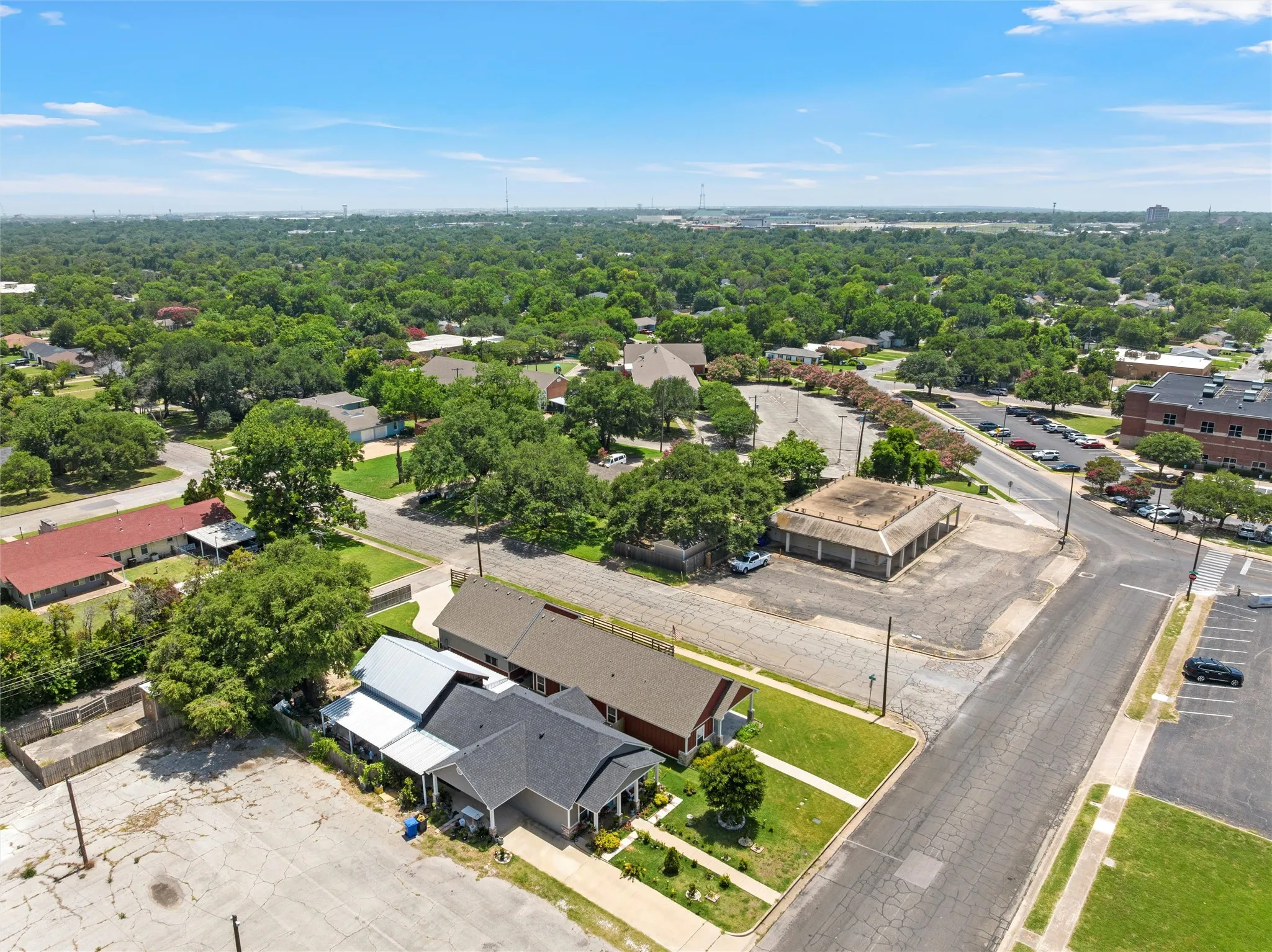 Single Family Residence For Sale in Mc Lennan County , 3226 Pine Avenue, Waco, Texas 76708, 3 Bedroom, 2 Bathroom, 2 Garage spaces, 1,330 Sqft, built in 2020, mls#21318061, Real Estate Agent in Waco, Homes For Sale in Mc Lennan county, Homes For Sale in Waco, Realtor in Waco Texas, Real Estate Brokerage Independent Realty Texas, Luminita Cordes Realtor