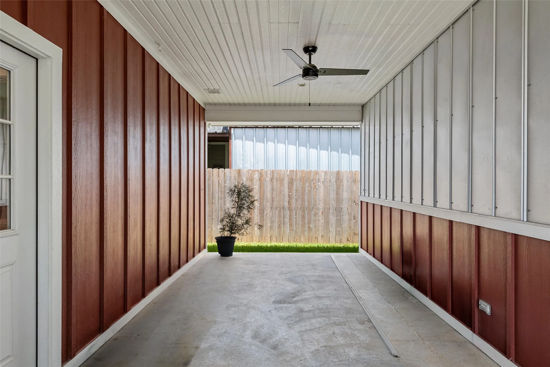 Single Family Residence For Sale in Mc Lennan County , 3226 Pine Avenue, Waco, Texas 76708, 3 Bedroom, 2 Bathroom, 2 Garage spaces, 1,330 Sqft, built in 2020, mls#21318061, Real Estate Agent in Waco, Homes For Sale in Mc Lennan county, Homes For Sale in Waco, Realtor in Waco Texas, Real Estate Brokerage Independent Realty Texas, Luminita Cordes Realtor