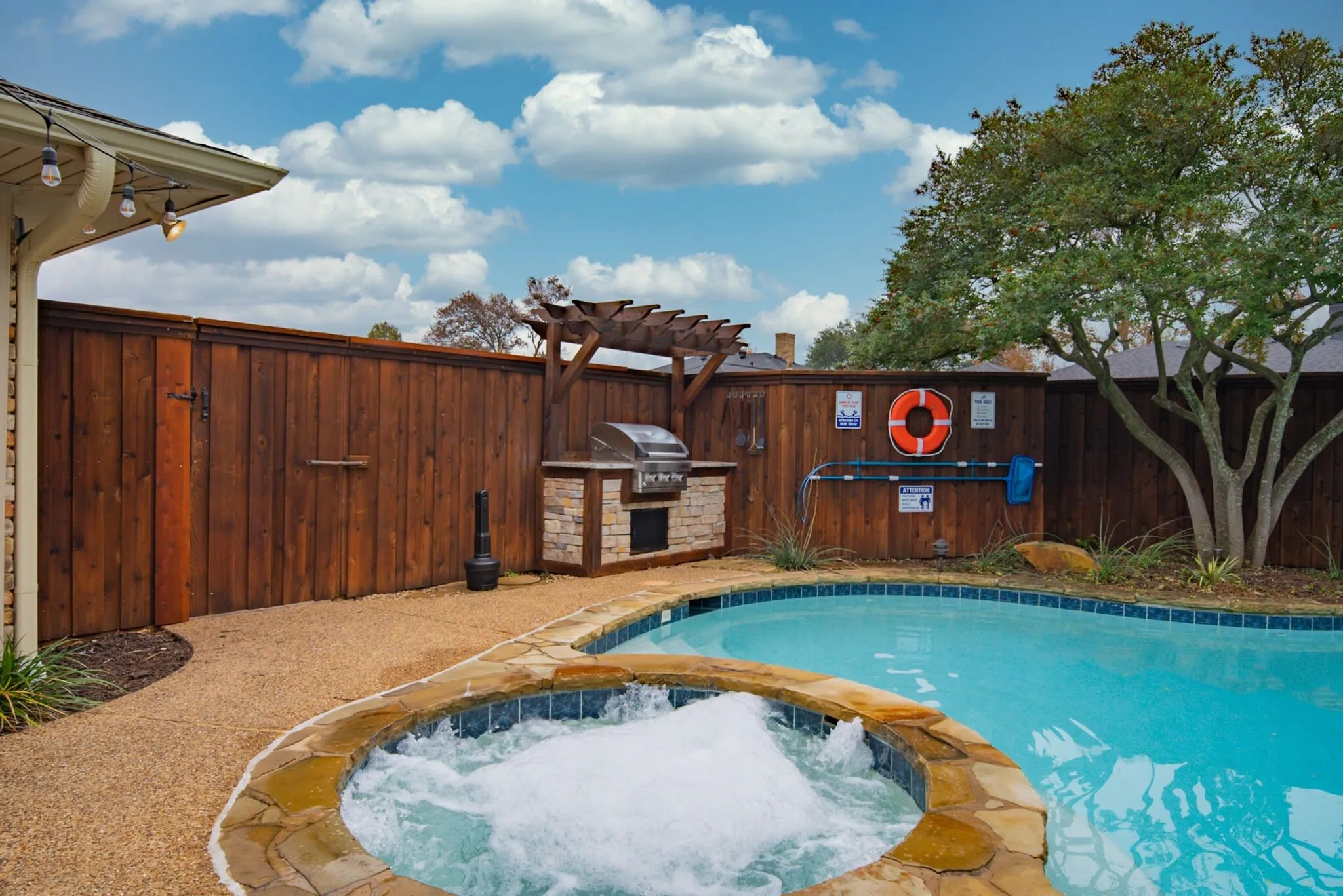 Single Family Residence For Rent in Dallas County , 502 Stillmeadow Drive, Richardson, Texas 75081, 5 Bedroom, 3 Bathroom, 2 Garage spaces, 2,401 Sqft, built in 1975, mls#21305180, Real Estate Agent in Richardson, Homes For Rent in Dallas county, Homes For Rent in Richardson, Realtor in Richardson Texas, Real Estate Brokerage Independent Realty Texas, Luminita Cordes Realtor