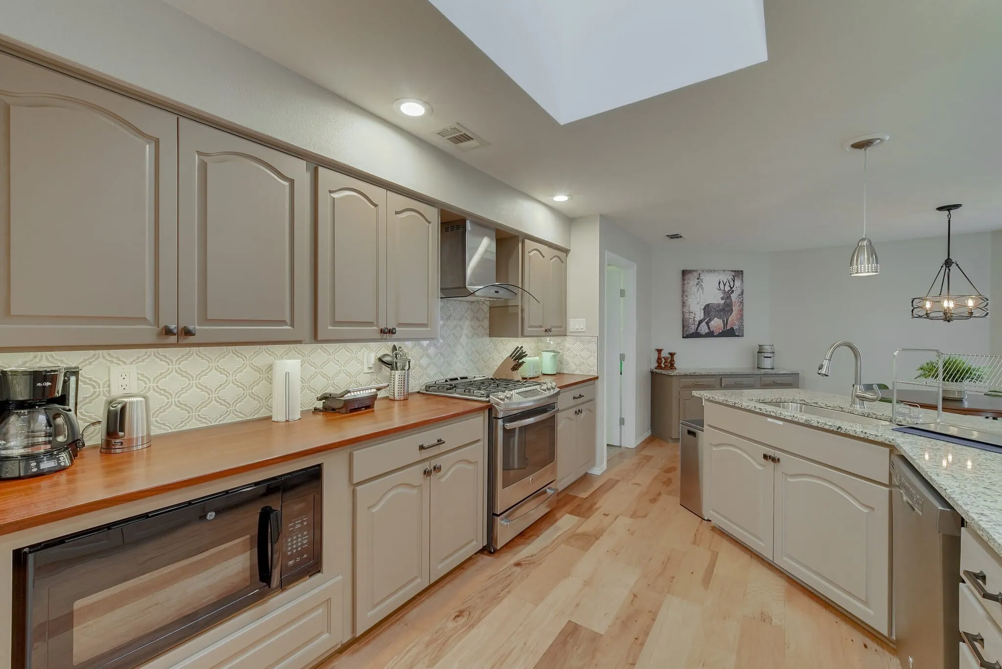 Single Family Residence For Rent in Dallas County , 502 Stillmeadow Drive, Richardson, Texas 75081, 5 Bedroom, 3 Bathroom, 2 Garage spaces, 2,401 Sqft, built in 1975, mls#21305180, Real Estate Agent in Richardson, Homes For Rent in Dallas county, Homes For Rent in Richardson, Realtor in Richardson Texas, Real Estate Brokerage Independent Realty Texas, Luminita Cordes Realtor