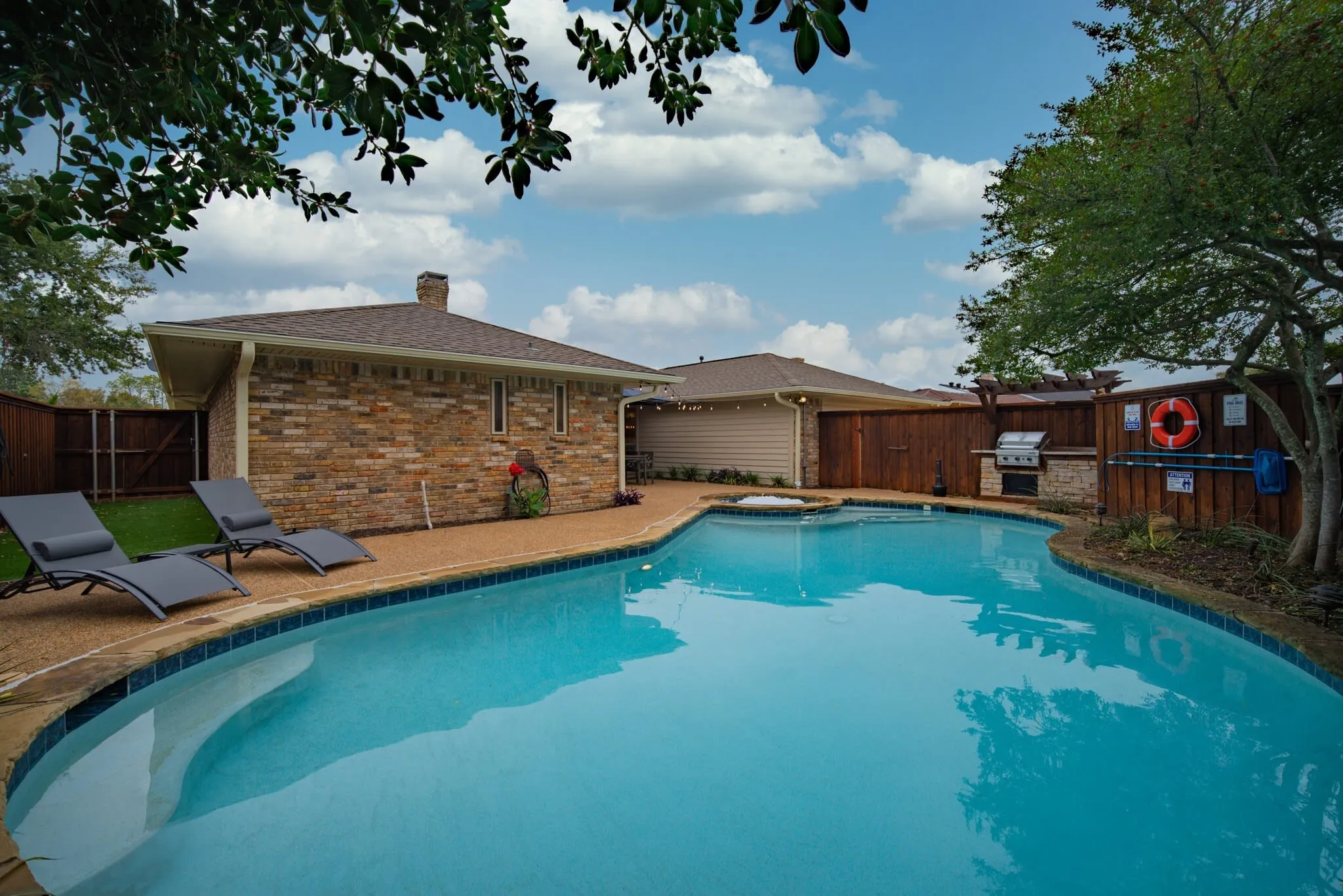 Single Family Residence For Rent in Dallas County , 502 Stillmeadow Drive, Richardson, Texas 75081, 5 Bedroom, 3 Bathroom, 2 Garage spaces, 2,401 Sqft, built in 1975, mls#21305180, Real Estate Agent in Richardson, Homes For Rent in Dallas county, Homes For Rent in Richardson, Realtor in Richardson Texas, Real Estate Brokerage Independent Realty Texas, Luminita Cordes Realtor