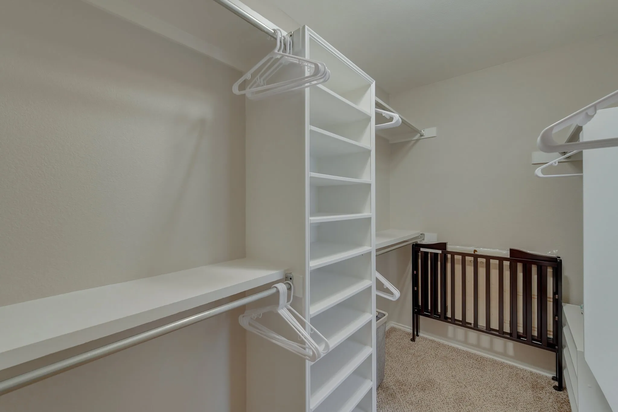 Single Family Residence For Rent in Dallas County , 502 Stillmeadow Drive, Richardson, Texas 75081, 5 Bedroom, 3 Bathroom, 2 Garage spaces, 2,401 Sqft, built in 1975, mls#21305180, Real Estate Agent in Richardson, Homes For Rent in Dallas county, Homes For Rent in Richardson, Realtor in Richardson Texas, Real Estate Brokerage Independent Realty Texas, Luminita Cordes Realtor