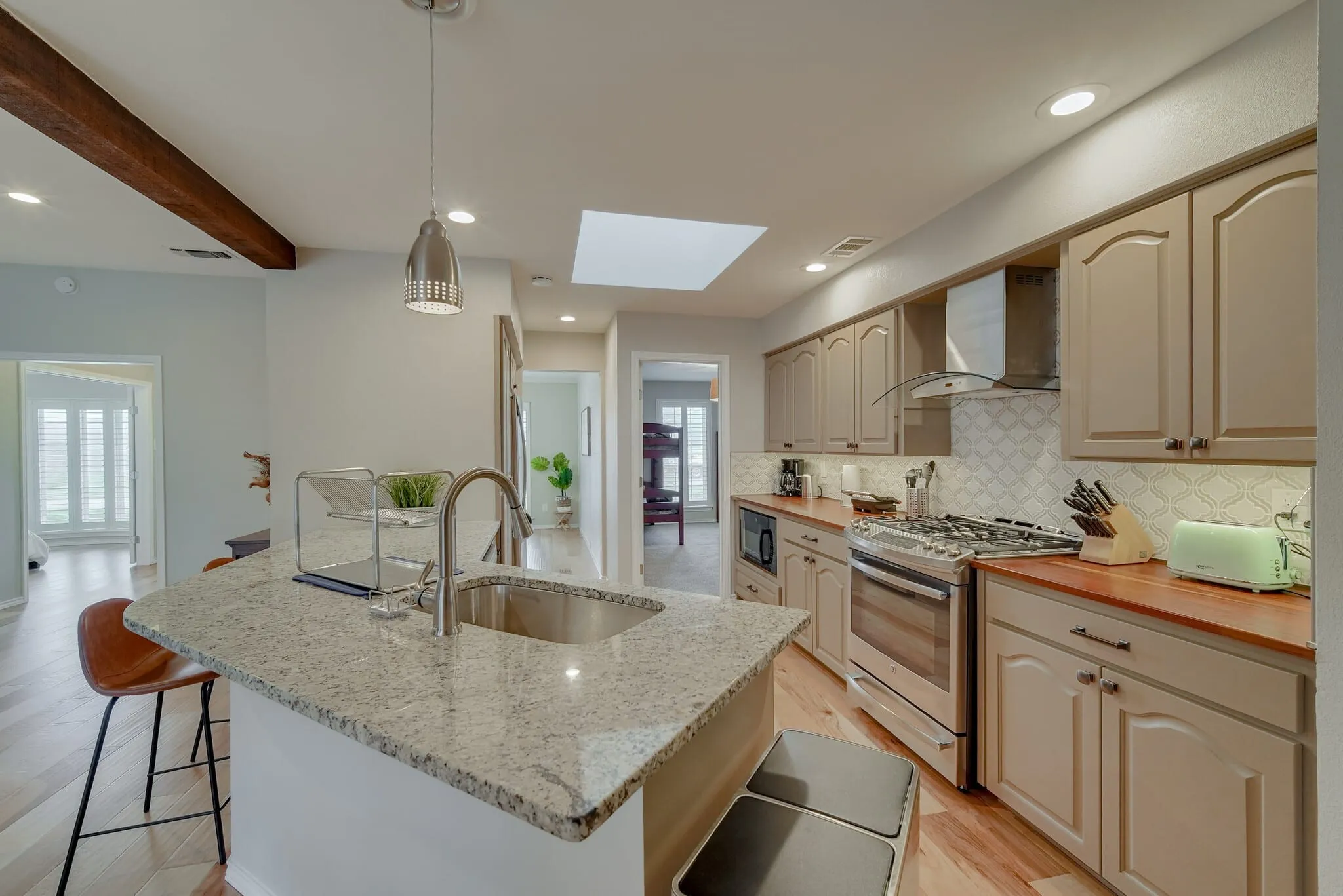 Single Family Residence For Rent in Dallas County , 502 Stillmeadow Drive, Richardson, Texas 75081, 5 Bedroom, 3 Bathroom, 2 Garage spaces, 2,401 Sqft, built in 1975, mls#21305180, Real Estate Agent in Richardson, Homes For Rent in Dallas county, Homes For Rent in Richardson, Realtor in Richardson Texas, Real Estate Brokerage Independent Realty Texas, Luminita Cordes Realtor