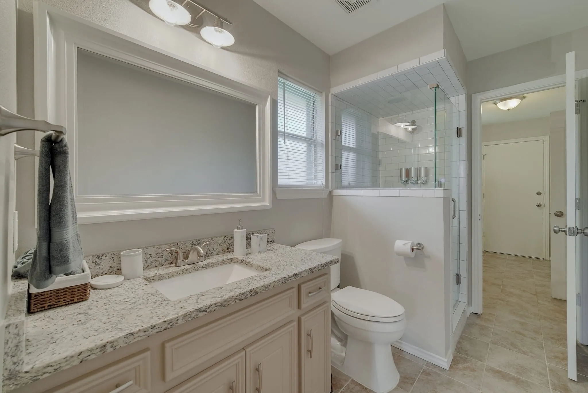 Single Family Residence For Rent in Dallas County , 502 Stillmeadow Drive, Richardson, Texas 75081, 5 Bedroom, 3 Bathroom, 2 Garage spaces, 2,401 Sqft, built in 1975, mls#21305180, Real Estate Agent in Richardson, Homes For Rent in Dallas county, Homes For Rent in Richardson, Realtor in Richardson Texas, Real Estate Brokerage Independent Realty Texas, Luminita Cordes Realtor