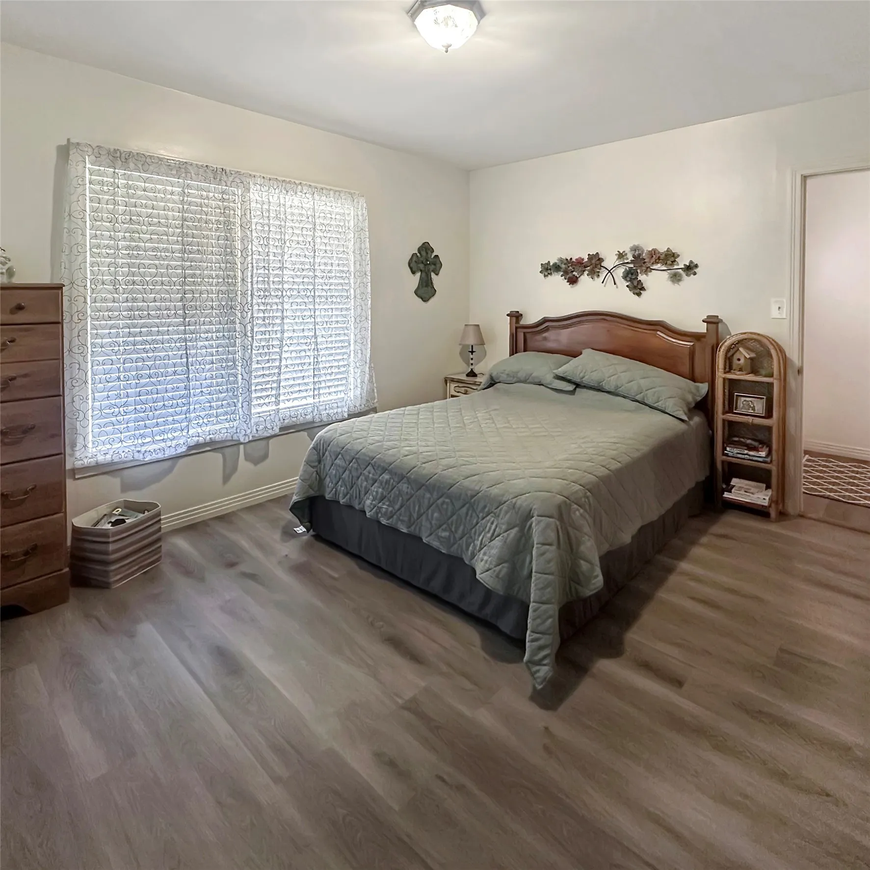 Second bedroom.