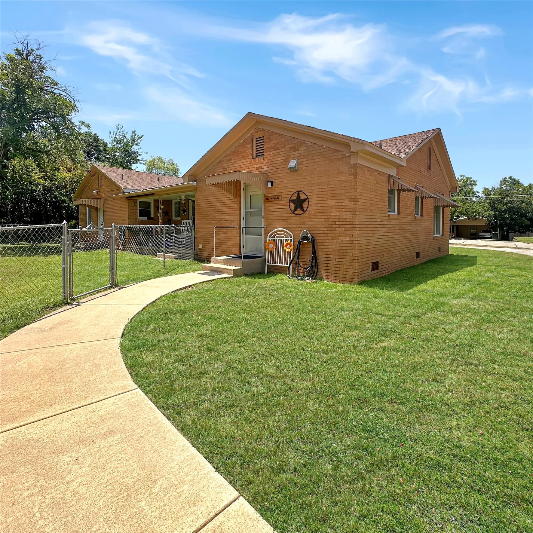 Single Family Residence For Sale in Brown County , 3412 4th Street, Brownwood, Texas 76801, 3 Bedroom, 2 Bathroom, 2 Garage spaces, 1,989 Sqft, built in 1994, mls#21314926, Real Estate Agent in Brownwood, Homes For Sale in Brown county, Homes For Sale in Brownwood, Realtor in Brownwood Texas, Real Estate Brokerage Independent Realty Texas, Luminita Cordes Realtor