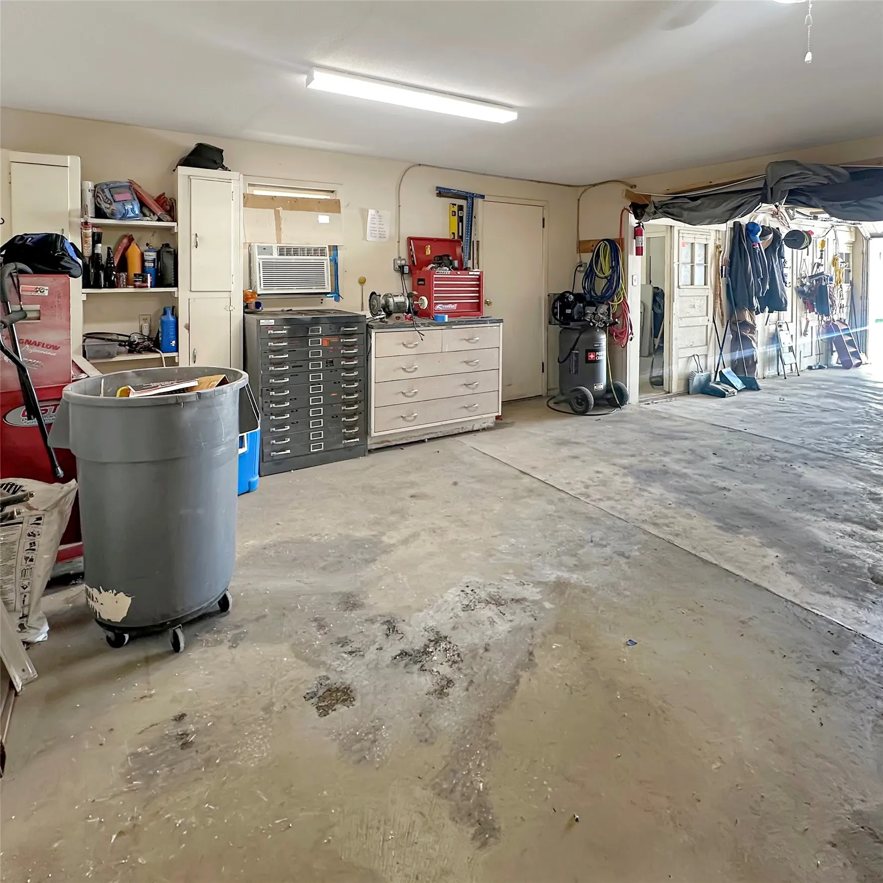 Single Family Residence For Sale in Brown County , 3412 4th Street, Brownwood, Texas 76801, 3 Bedroom, 2 Bathroom, 2 Garage spaces, 1,989 Sqft, built in 1994, mls#21314926, Real Estate Agent in Brownwood, Homes For Sale in Brown county, Homes For Sale in Brownwood, Realtor in Brownwood Texas, Real Estate Brokerage Independent Realty Texas, Luminita Cordes Realtor