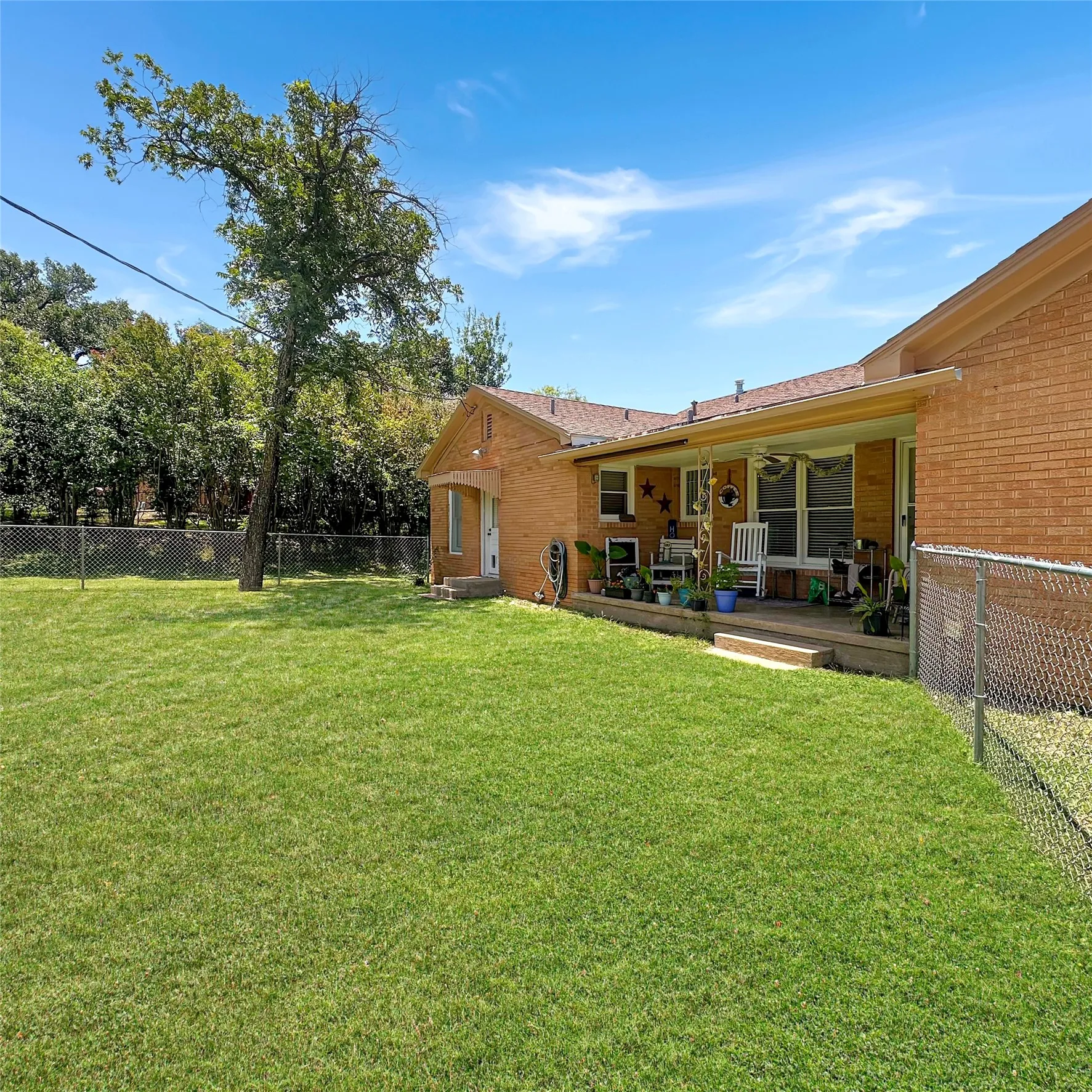 Single Family Residence For Sale in Brown County , 3412 4th Street, Brownwood, Texas 76801, 3 Bedroom, 2 Bathroom, 2 Garage spaces, 1,989 Sqft, built in 1994, mls#21314926, Real Estate Agent in Brownwood, Homes For Sale in Brown county, Homes For Sale in Brownwood, Realtor in Brownwood Texas, Real Estate Brokerage Independent Realty Texas, Luminita Cordes Realtor