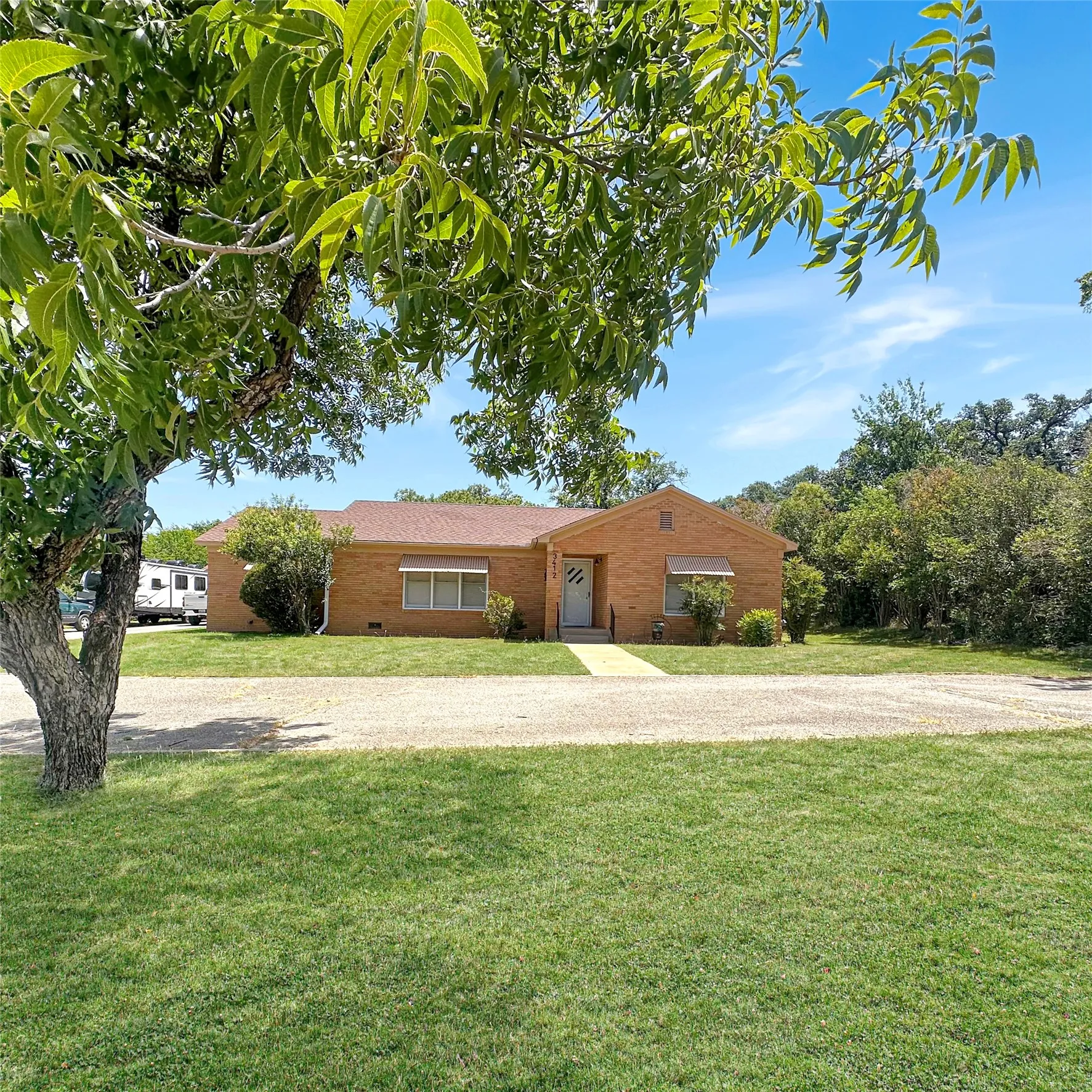 Single Family Residence For Sale in Brown County , 3412 4th Street, Brownwood, Texas 76801, 3 Bedroom, 2 Bathroom, 2 Garage spaces, 1,989 Sqft, built in 1994, mls#21314926, Real Estate Agent in Brownwood, Homes For Sale in Brown county, Homes For Sale in Brownwood, Realtor in Brownwood Texas, Real Estate Brokerage Independent Realty Texas, Luminita Cordes Realtor