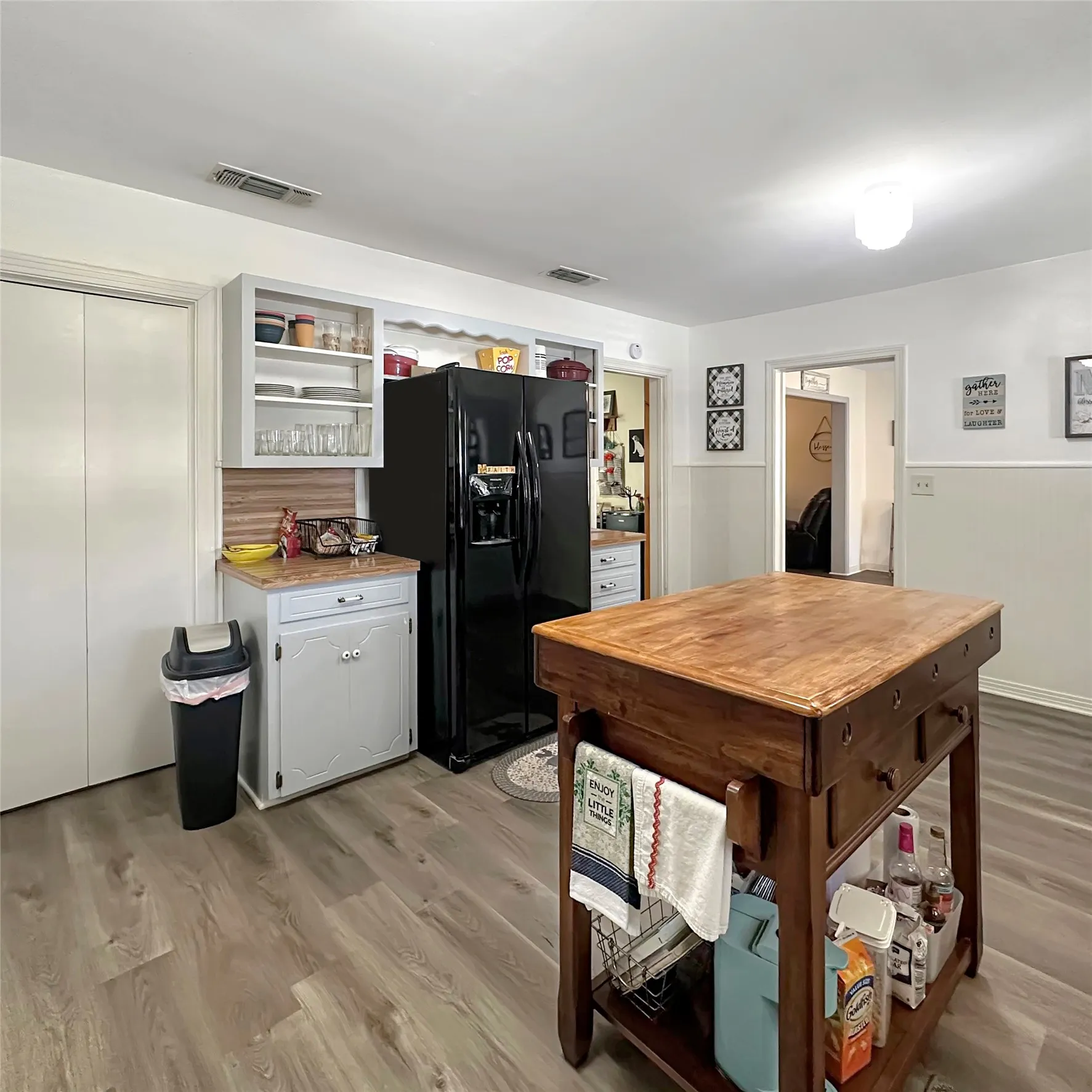 Single Family Residence For Sale in Brown County , 3412 4th Street, Brownwood, Texas 76801, 3 Bedroom, 2 Bathroom, 2 Garage spaces, 1,989 Sqft, built in 1994, mls#21314926, Real Estate Agent in Brownwood, Homes For Sale in Brown county, Homes For Sale in Brownwood, Realtor in Brownwood Texas, Real Estate Brokerage Independent Realty Texas, Luminita Cordes Realtor