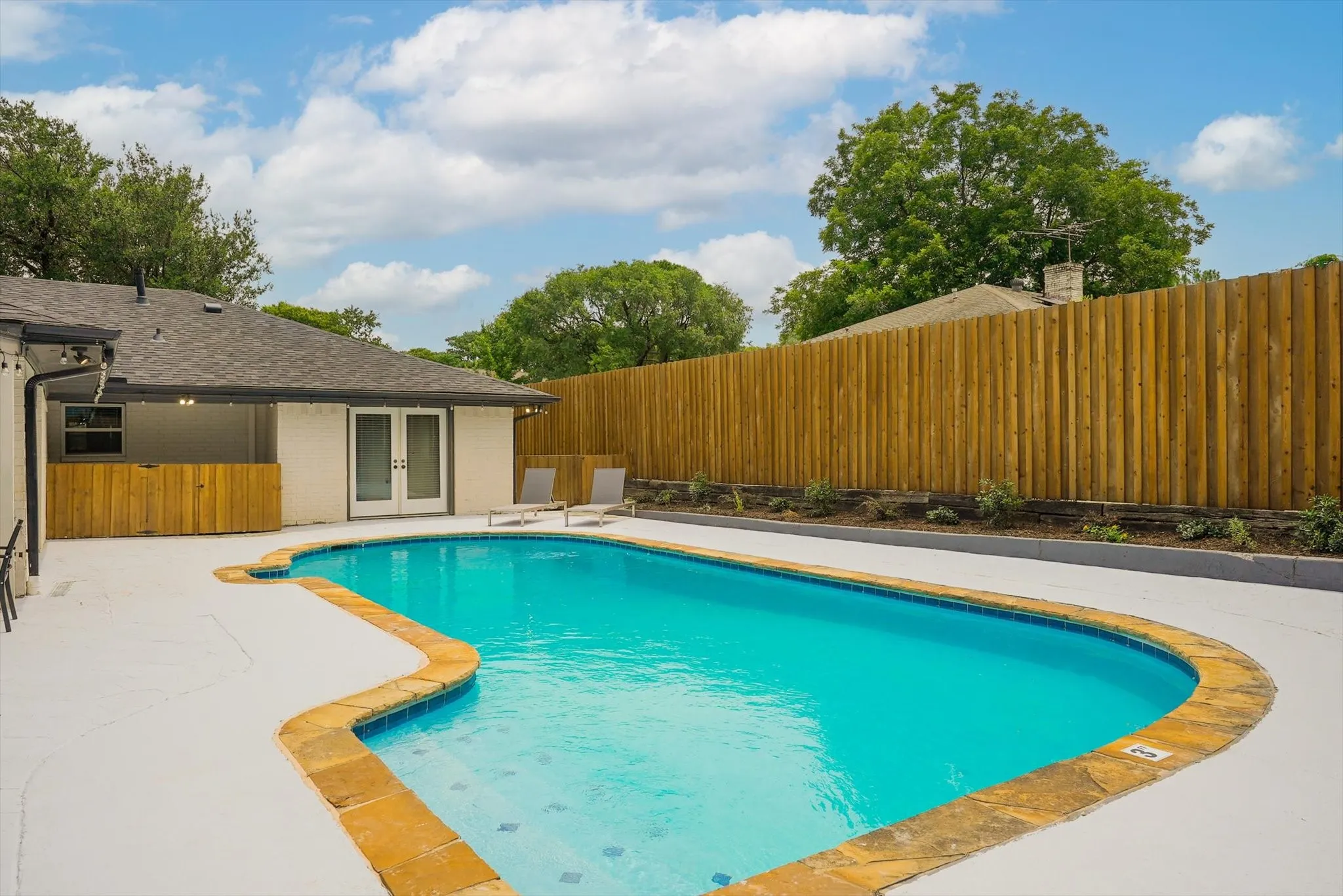 Single Family Residence For Rent in Dallas County , 3921 Amy Avenue, Garland, Texas 75043, 4 Bedroom, 4 Bathroom, 2 Garage spaces, 2,836 Sqft, built in 1979, mls#21305220, Real Estate Agent in Garland, Homes For Rent in Dallas county, Homes For Rent in Garland, Realtor in Garland Texas, Real Estate Brokerage Independent Realty Texas, Luminita Cordes Realtor