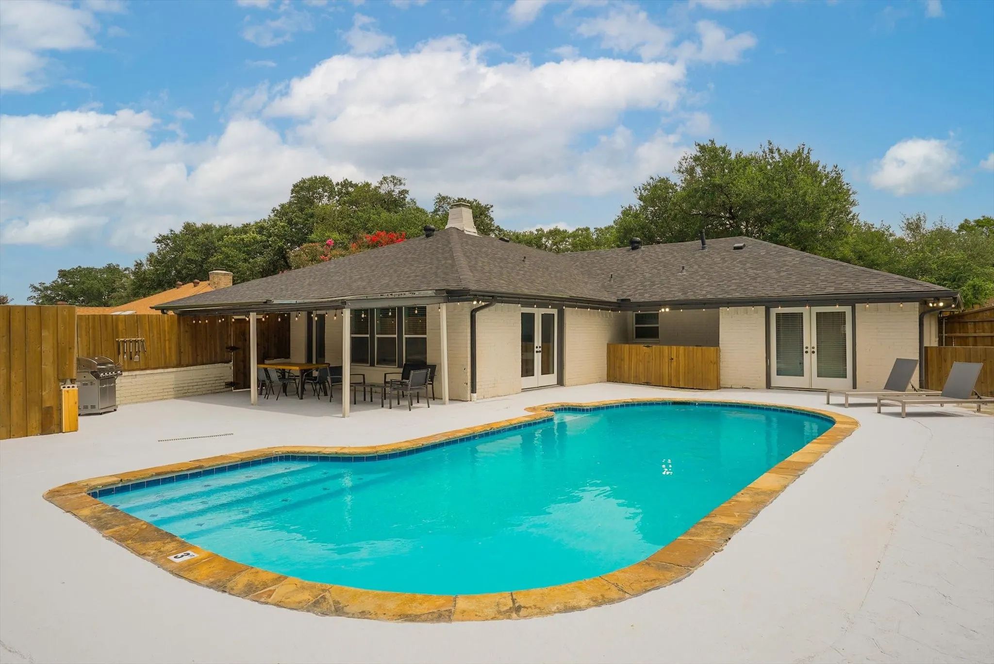 Single Family Residence For Rent in Dallas County , 3921 Amy Avenue, Garland, Texas 75043, 4 Bedroom, 4 Bathroom, 2 Garage spaces, 2,836 Sqft, built in 1979, mls#21305220, Real Estate Agent in Garland, Homes For Rent in Dallas county, Homes For Rent in Garland, Realtor in Garland Texas, Real Estate Brokerage Independent Realty Texas, Luminita Cordes Realtor