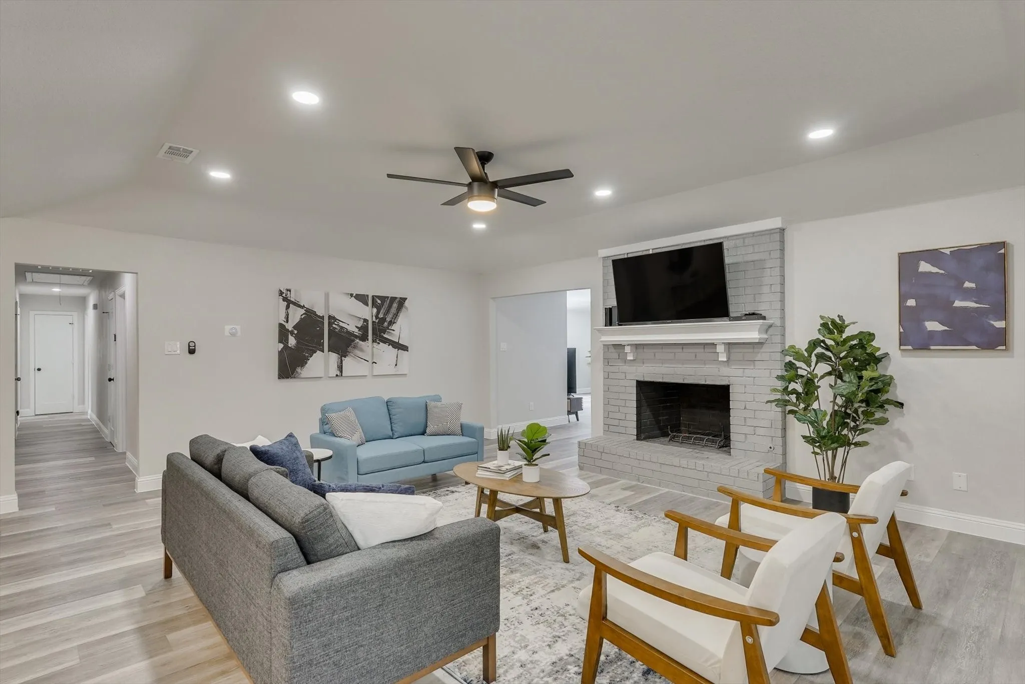 Single Family Residence For Rent in Dallas County , 3921 Amy Avenue, Garland, Texas 75043, 4 Bedroom, 4 Bathroom, 2 Garage spaces, 2,836 Sqft, built in 1979, mls#21305220, Real Estate Agent in Garland, Homes For Rent in Dallas county, Homes For Rent in Garland, Realtor in Garland Texas, Real Estate Brokerage Independent Realty Texas, Luminita Cordes Realtor