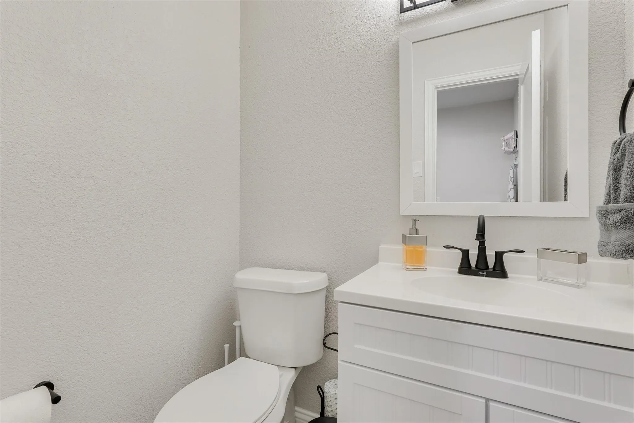 Single Family Residence For Rent in Dallas County , 3921 Amy Avenue, Garland, Texas 75043, 4 Bedroom, 4 Bathroom, 2 Garage spaces, 2,836 Sqft, built in 1979, mls#21305220, Real Estate Agent in Garland, Homes For Rent in Dallas county, Homes For Rent in Garland, Realtor in Garland Texas, Real Estate Brokerage Independent Realty Texas, Luminita Cordes Realtor