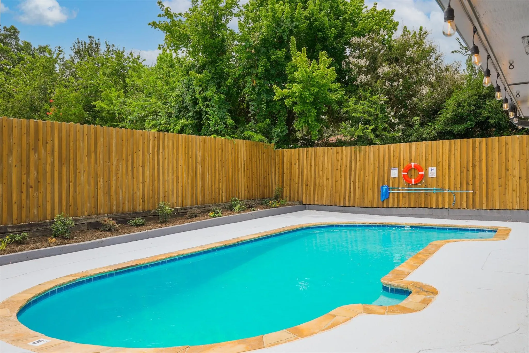 Single Family Residence For Rent in Dallas County , 3921 Amy Avenue, Garland, Texas 75043, 4 Bedroom, 4 Bathroom, 2 Garage spaces, 2,836 Sqft, built in 1979, mls#21305220, Real Estate Agent in Garland, Homes For Rent in Dallas county, Homes For Rent in Garland, Realtor in Garland Texas, Real Estate Brokerage Independent Realty Texas, Luminita Cordes Realtor