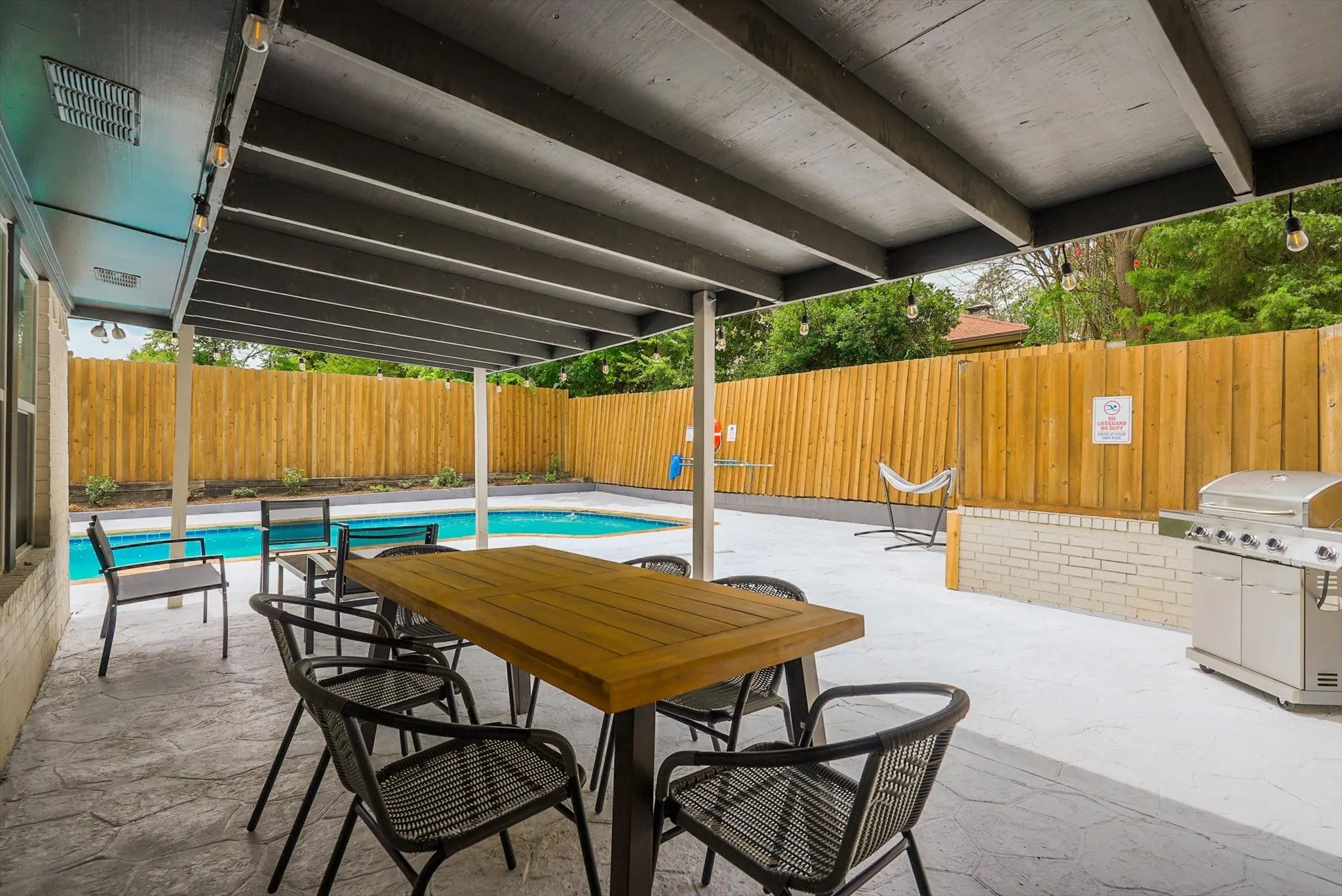 Single Family Residence For Rent in Dallas County , 3921 Amy Avenue, Garland, Texas 75043, 4 Bedroom, 4 Bathroom, 2 Garage spaces, 2,836 Sqft, built in 1979, mls#21305220, Real Estate Agent in Garland, Homes For Rent in Dallas county, Homes For Rent in Garland, Realtor in Garland Texas, Real Estate Brokerage Independent Realty Texas, Luminita Cordes Realtor