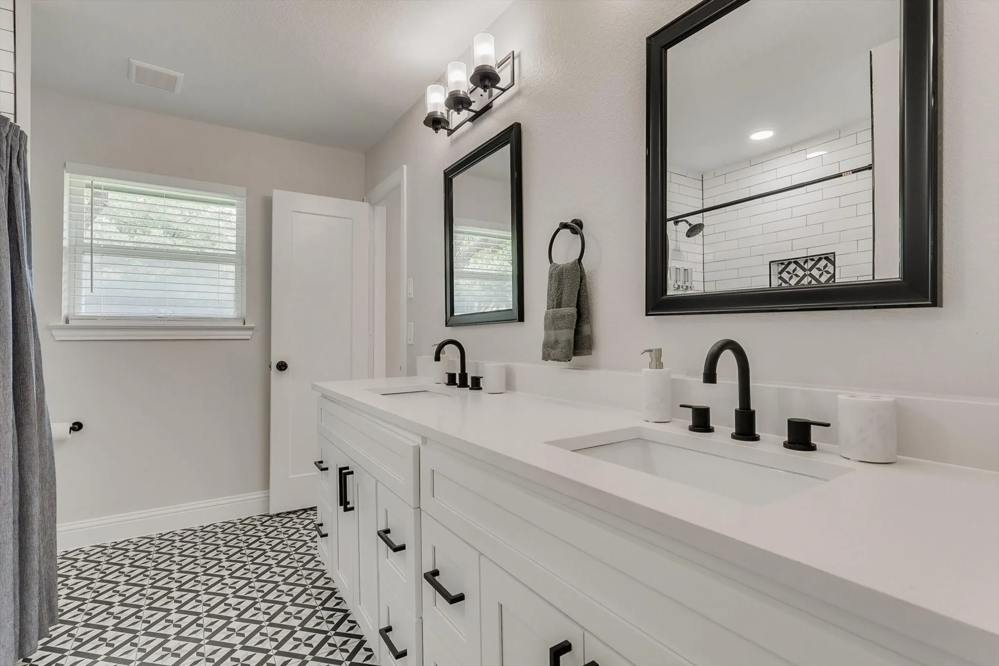 Single Family Residence For Rent in Dallas County , 3921 Amy Avenue, Garland, Texas 75043, 4 Bedroom, 4 Bathroom, 2 Garage spaces, 2,836 Sqft, built in 1979, mls#21305220, Real Estate Agent in Garland, Homes For Rent in Dallas county, Homes For Rent in Garland, Realtor in Garland Texas, Real Estate Brokerage Independent Realty Texas, Luminita Cordes Realtor