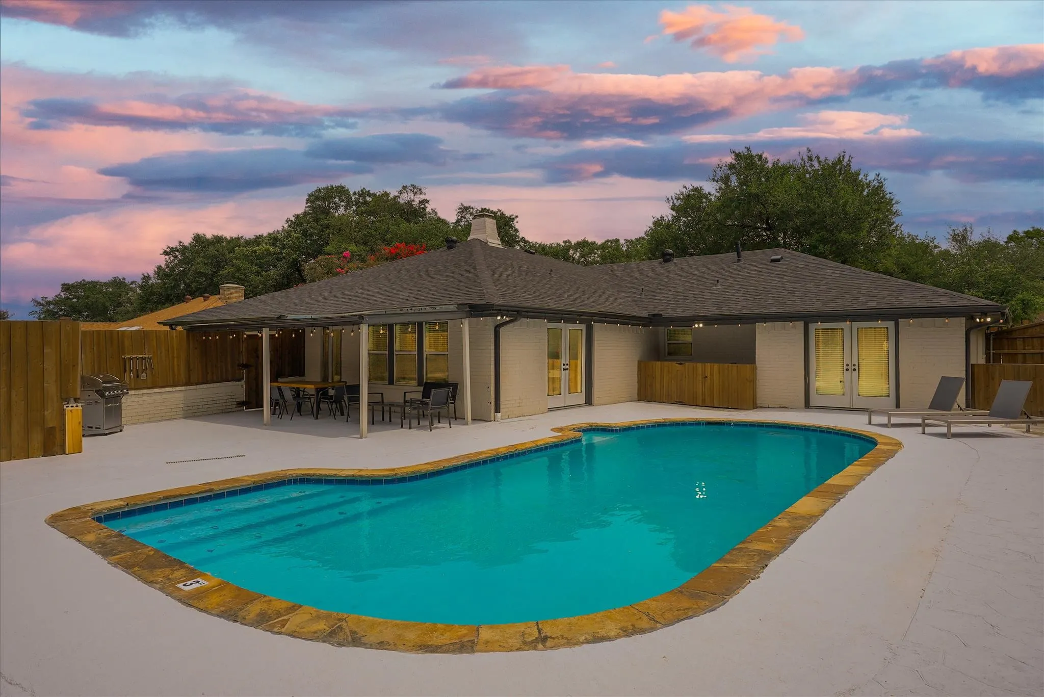 Single Family Residence For Rent in Dallas County , 3921 Amy Avenue, Garland, Texas 75043, 4 Bedroom, 4 Bathroom, 2 Garage spaces, 2,836 Sqft, built in 1979, mls#21305220, Real Estate Agent in Garland, Homes For Rent in Dallas county, Homes For Rent in Garland, Realtor in Garland Texas, Real Estate Brokerage Independent Realty Texas, Luminita Cordes Realtor