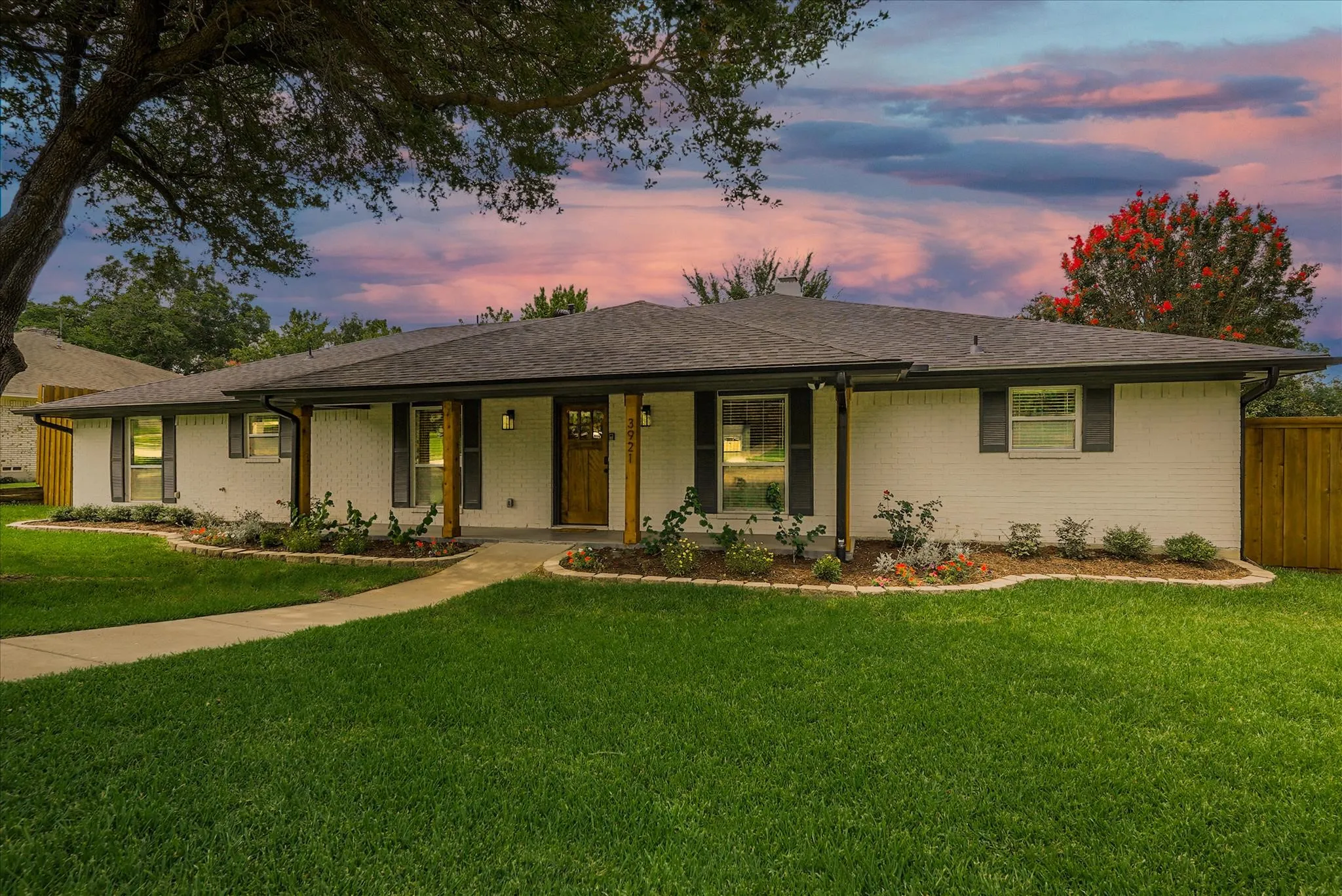 Single Family Residence For Rent in Dallas County , 3921 Amy Avenue, Garland, Texas 75043, 4 Bedroom, 4 Bathroom, 2 Garage spaces, 2,836 Sqft, built in 1979, mls#21305220, Real Estate Agent in Garland, Homes For Rent in Dallas county, Homes For Rent in Garland, Realtor in Garland Texas, Real Estate Brokerage Independent Realty Texas, Luminita Cordes Realtor