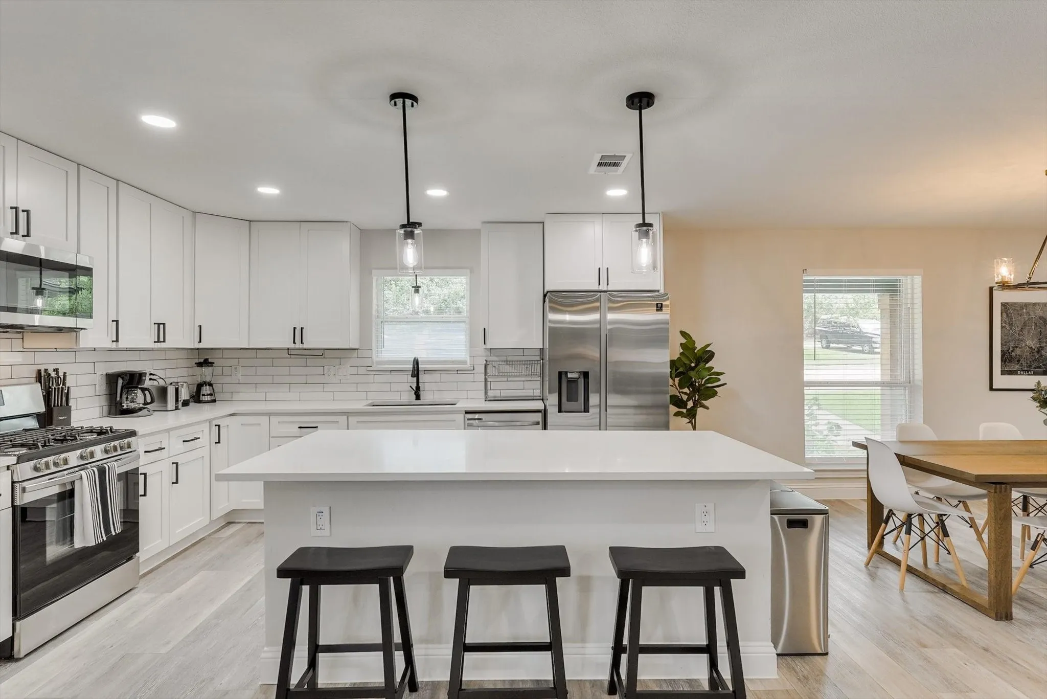 Single Family Residence For Rent in Dallas County , 3921 Amy Avenue, Garland, Texas 75043, 4 Bedroom, 4 Bathroom, 2 Garage spaces, 2,836 Sqft, built in 1979, mls#21305220, Real Estate Agent in Garland, Homes For Rent in Dallas county, Homes For Rent in Garland, Realtor in Garland Texas, Real Estate Brokerage Independent Realty Texas, Luminita Cordes Realtor