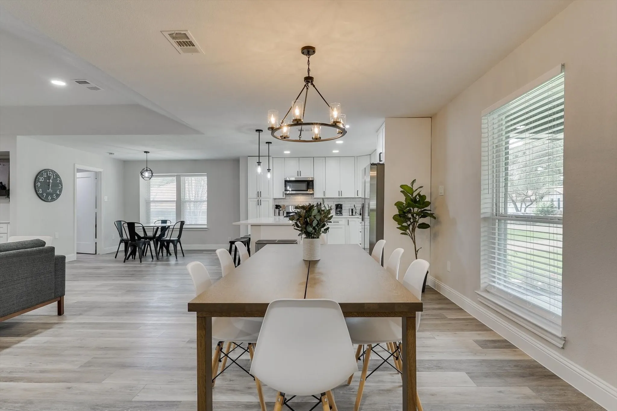 Single Family Residence For Rent in Dallas County , 3921 Amy Avenue, Garland, Texas 75043, 4 Bedroom, 4 Bathroom, 2 Garage spaces, 2,836 Sqft, built in 1979, mls#21305220, Real Estate Agent in Garland, Homes For Rent in Dallas county, Homes For Rent in Garland, Realtor in Garland Texas, Real Estate Brokerage Independent Realty Texas, Luminita Cordes Realtor