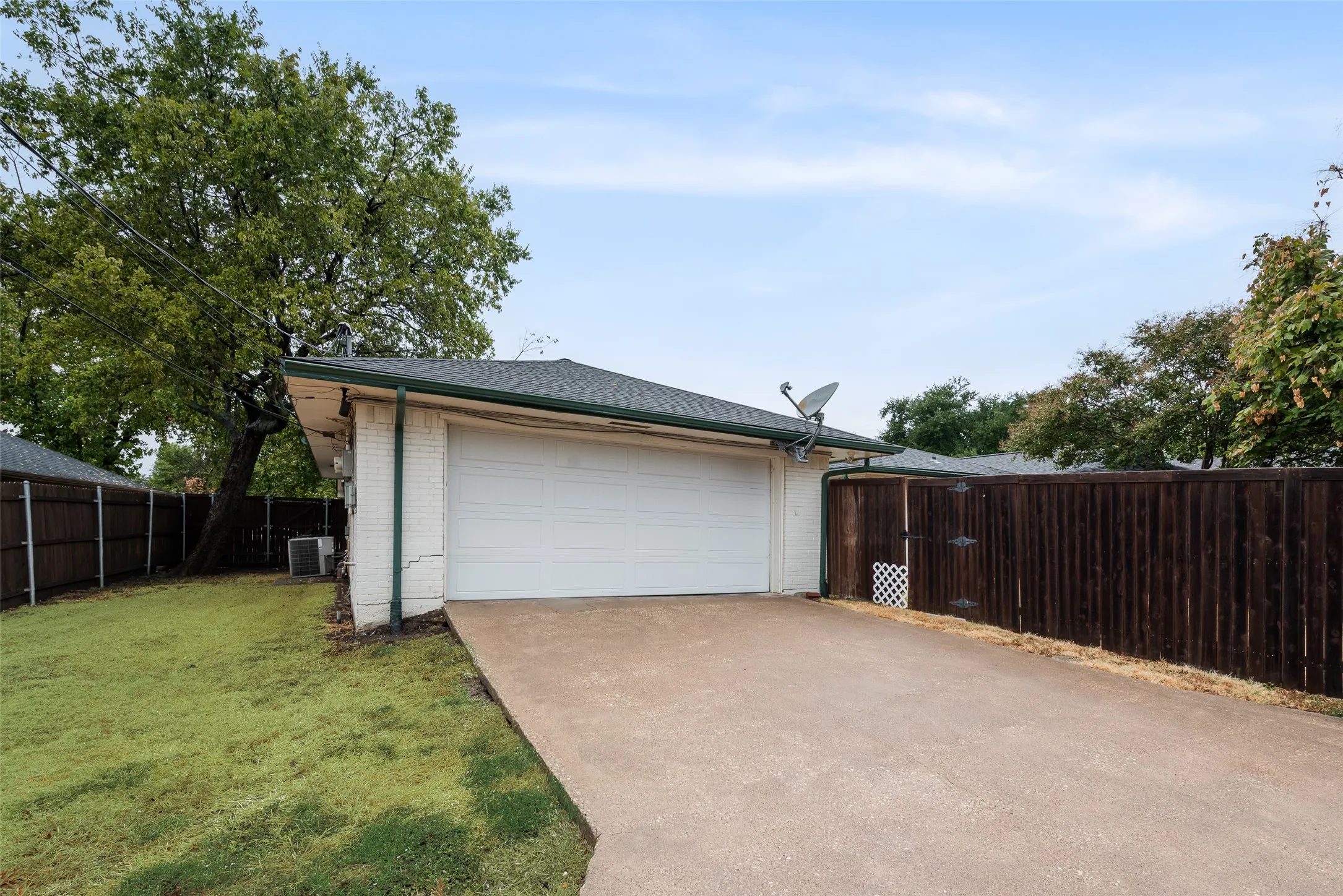 Triplex For Rent in Dallas County , 14722 Overview Drive, Dallas, Texas 75254, 3 Bedroom, 3 Bathroom, 2 Garage spaces, 2,091 Sqft, built in 1968, mls#21320432, Real Estate Agent in Dallas, Homes For Rent in Dallas county, Homes For Rent in Dallas, Realtor in Dallas Texas, Real Estate Brokerage Independent Realty Texas, Luminita Cordes Realtor
