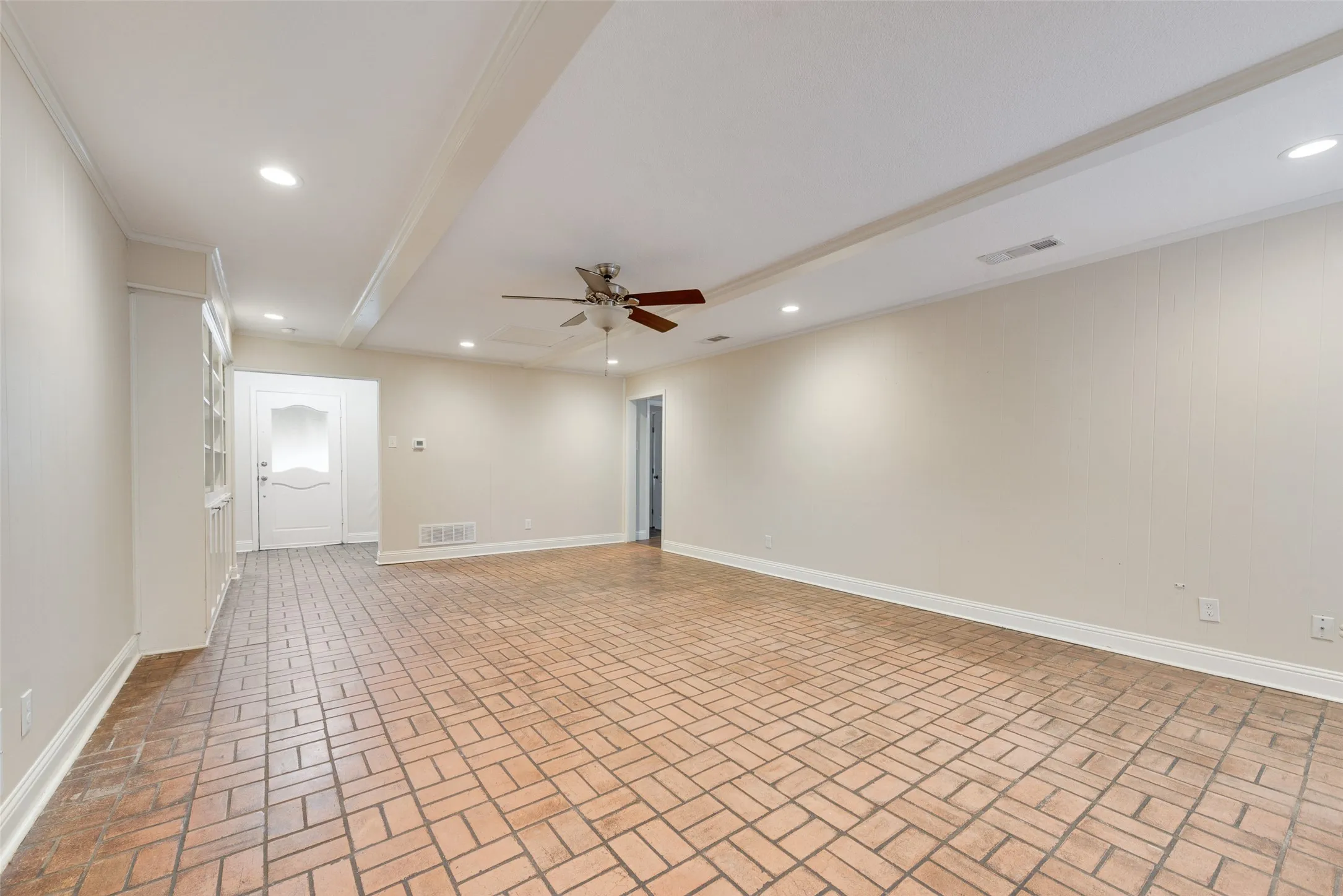 Triplex For Rent in Dallas County , 14722 Overview Drive, Dallas, Texas 75254, 3 Bedroom, 3 Bathroom, 2 Garage spaces, 2,091 Sqft, built in 1968, mls#21320432, Real Estate Agent in Dallas, Homes For Rent in Dallas county, Homes For Rent in Dallas, Realtor in Dallas Texas, Real Estate Brokerage Independent Realty Texas, Luminita Cordes Realtor