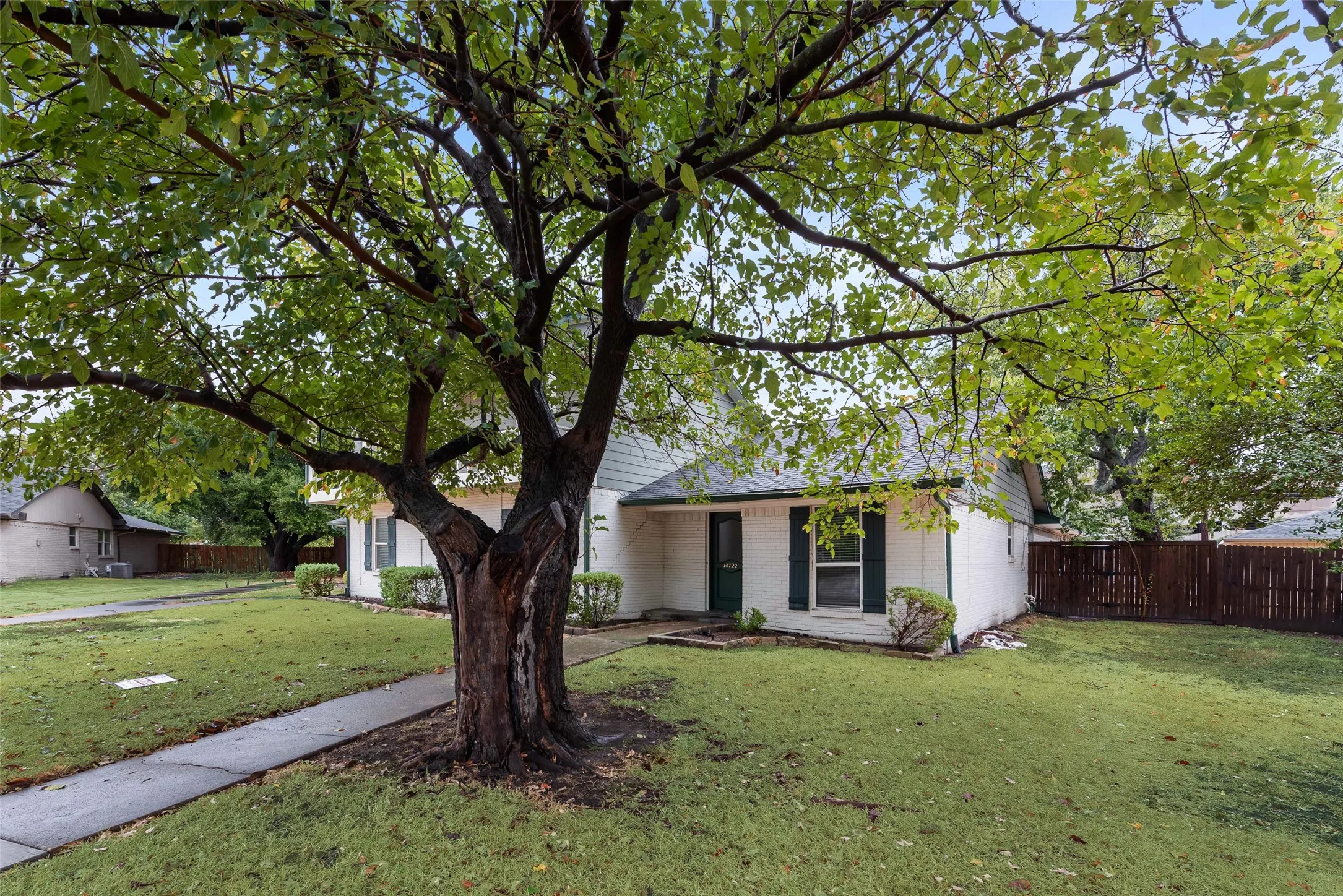 Triplex For Rent in Dallas County , 14722 Overview Drive, Dallas, Texas 75254, 3 Bedroom, 3 Bathroom, 2 Garage spaces, 2,091 Sqft, built in 1968, mls#21320432, Real Estate Agent in Dallas, Homes For Rent in Dallas county, Homes For Rent in Dallas, Realtor in Dallas Texas, Real Estate Brokerage Independent Realty Texas, Luminita Cordes Realtor