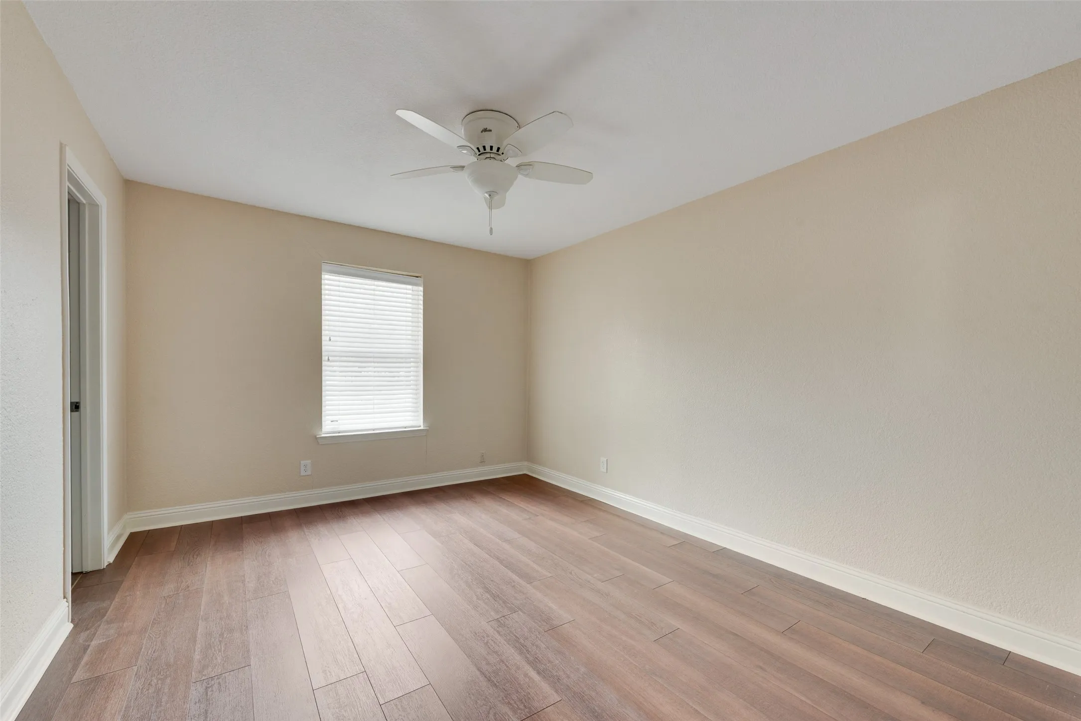 Triplex For Rent in Dallas County , 14722 Overview Drive, Dallas, Texas 75254, 3 Bedroom, 3 Bathroom, 2 Garage spaces, 2,091 Sqft, built in 1968, mls#21320432, Real Estate Agent in Dallas, Homes For Rent in Dallas county, Homes For Rent in Dallas, Realtor in Dallas Texas, Real Estate Brokerage Independent Realty Texas, Luminita Cordes Realtor