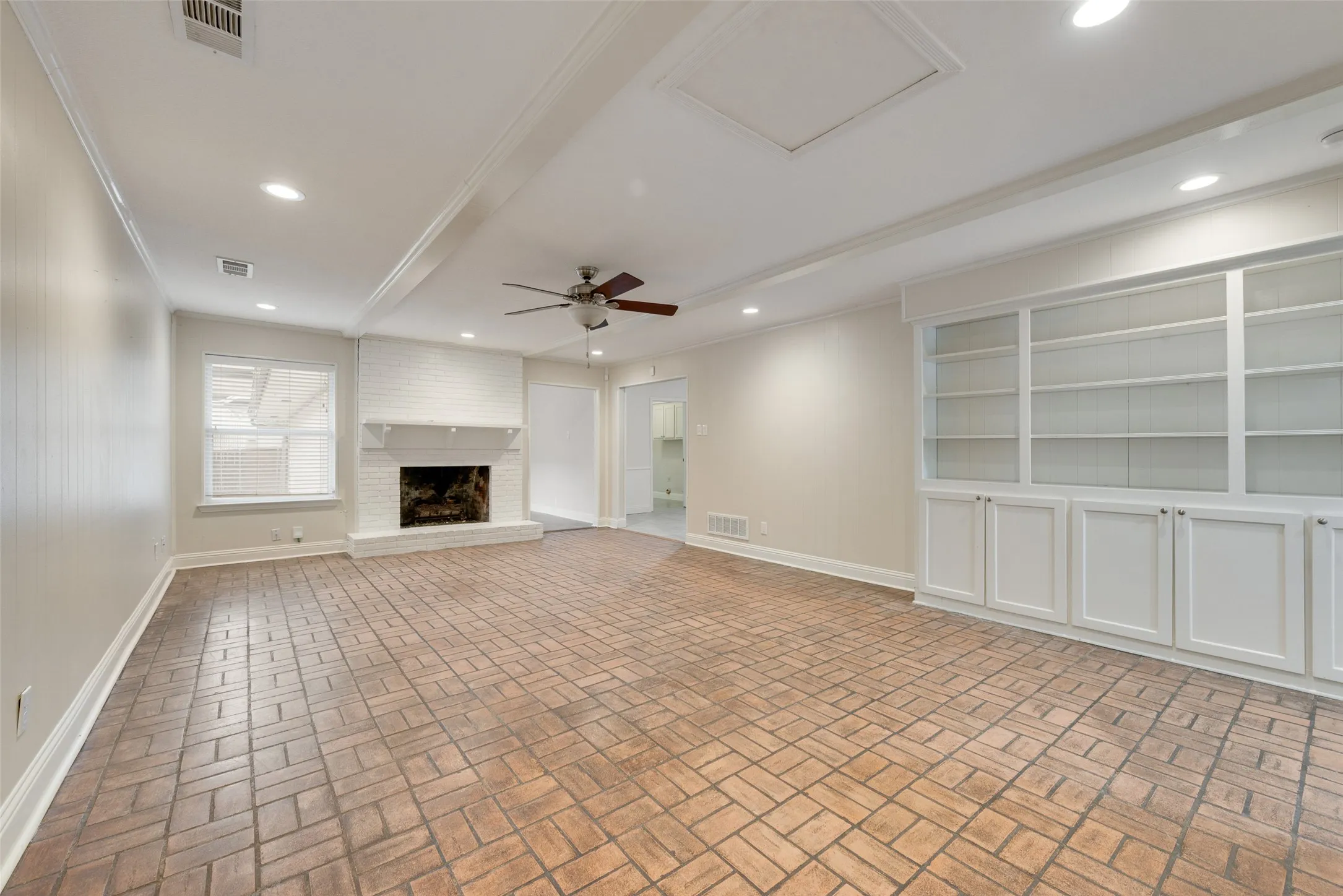 Triplex For Rent in Dallas County , 14722 Overview Drive, Dallas, Texas 75254, 3 Bedroom, 3 Bathroom, 2 Garage spaces, 2,091 Sqft, built in 1968, mls#21320432, Real Estate Agent in Dallas, Homes For Rent in Dallas county, Homes For Rent in Dallas, Realtor in Dallas Texas, Real Estate Brokerage Independent Realty Texas, Luminita Cordes Realtor