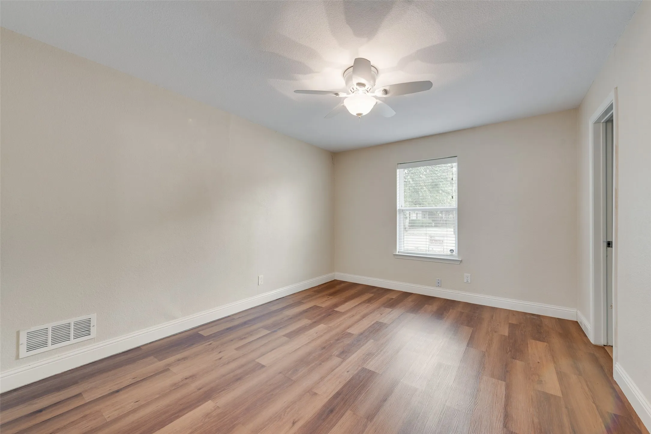 Triplex For Rent in Dallas County , 14722 Overview Drive, Dallas, Texas 75254, 3 Bedroom, 3 Bathroom, 2 Garage spaces, 2,091 Sqft, built in 1968, mls#21320432, Real Estate Agent in Dallas, Homes For Rent in Dallas county, Homes For Rent in Dallas, Realtor in Dallas Texas, Real Estate Brokerage Independent Realty Texas, Luminita Cordes Realtor