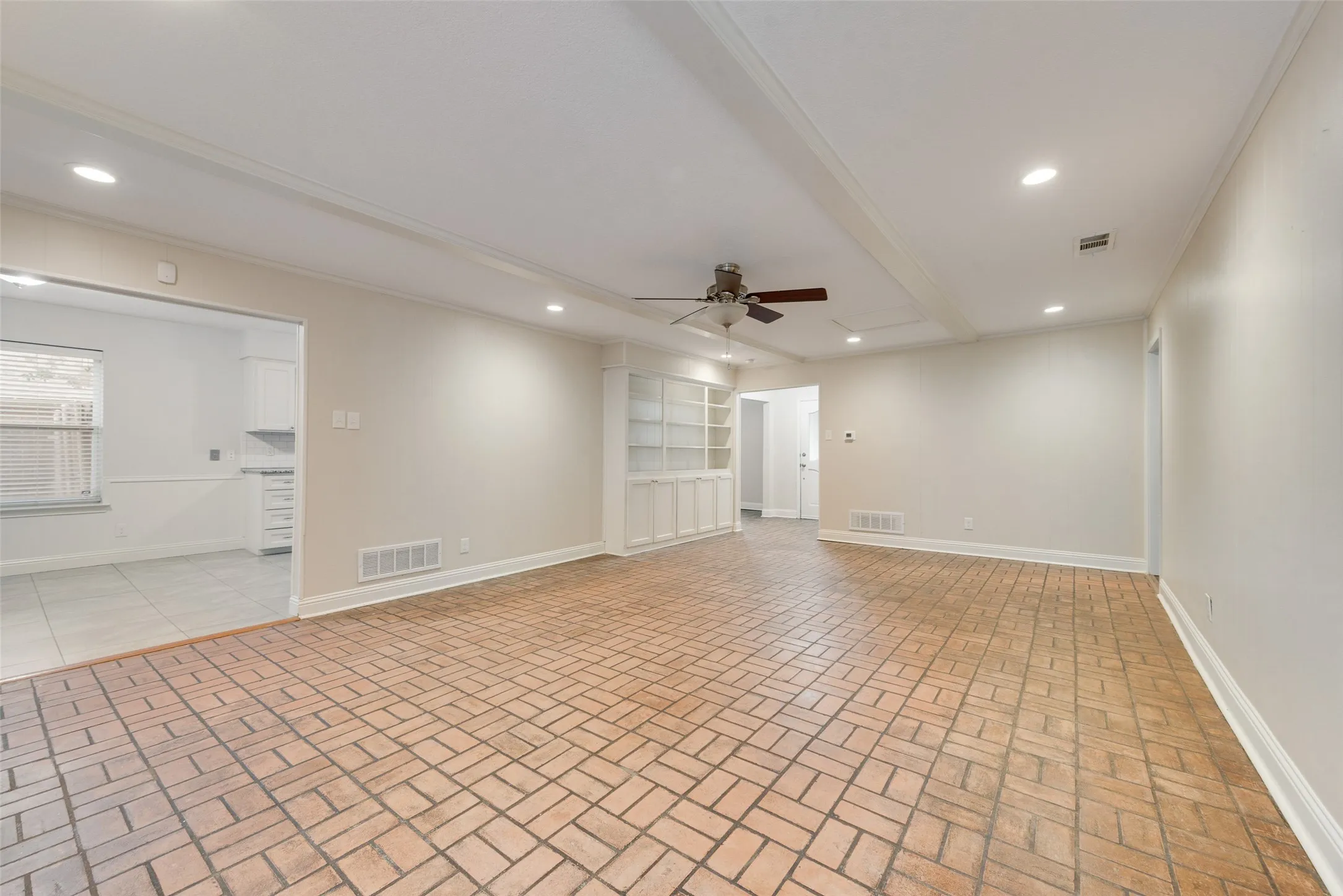 Triplex For Rent in Dallas County , 14722 Overview Drive, Dallas, Texas 75254, 3 Bedroom, 3 Bathroom, 2 Garage spaces, 2,091 Sqft, built in 1968, mls#21320432, Real Estate Agent in Dallas, Homes For Rent in Dallas county, Homes For Rent in Dallas, Realtor in Dallas Texas, Real Estate Brokerage Independent Realty Texas, Luminita Cordes Realtor