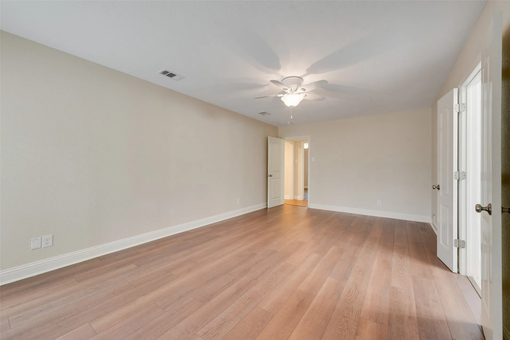 Triplex For Rent in Dallas County , 14722 Overview Drive, Dallas, Texas 75254, 3 Bedroom, 3 Bathroom, 2 Garage spaces, 2,091 Sqft, built in 1968, mls#21320432, Real Estate Agent in Dallas, Homes For Rent in Dallas county, Homes For Rent in Dallas, Realtor in Dallas Texas, Real Estate Brokerage Independent Realty Texas, Luminita Cordes Realtor