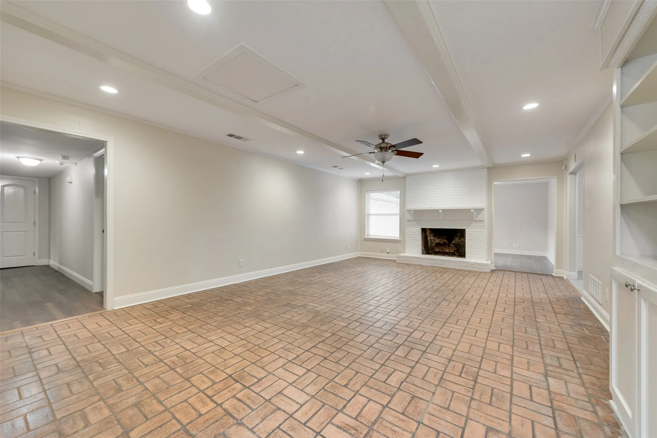 Triplex For Rent in Dallas County , 14722 Overview Drive, Dallas, Texas 75254, 3 Bedroom, 3 Bathroom, 2 Garage spaces, 2,091 Sqft, built in 1968, mls#21320432, Real Estate Agent in Dallas, Homes For Rent in Dallas county, Homes For Rent in Dallas, Realtor in Dallas Texas, Real Estate Brokerage Independent Realty Texas, Luminita Cordes Realtor