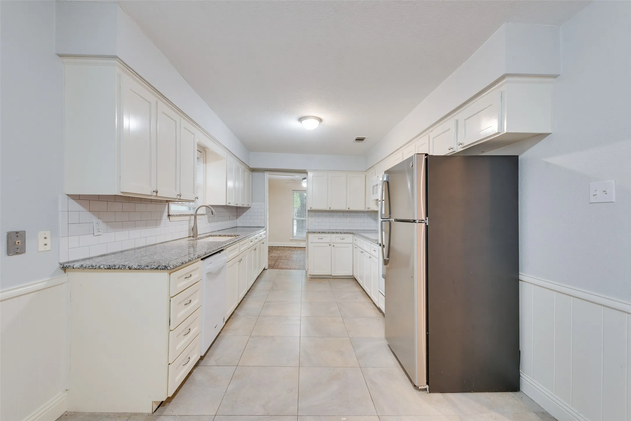 Triplex For Rent in Dallas County , 14722 Overview Drive, Dallas, Texas 75254, 3 Bedroom, 3 Bathroom, 2 Garage spaces, 2,091 Sqft, built in 1968, mls#21320432, Real Estate Agent in Dallas, Homes For Rent in Dallas county, Homes For Rent in Dallas, Realtor in Dallas Texas, Real Estate Brokerage Independent Realty Texas, Luminita Cordes Realtor
