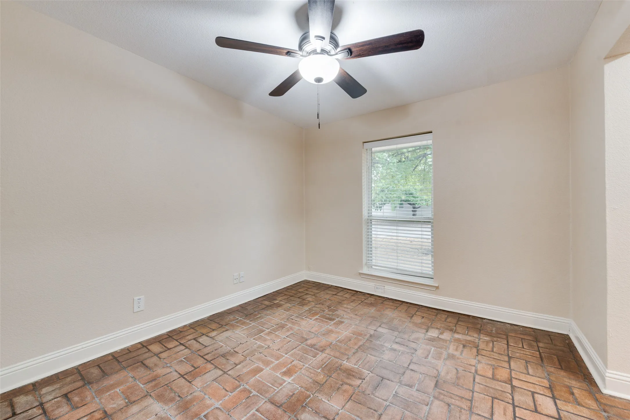 Triplex For Rent in Dallas County , 14722 Overview Drive, Dallas, Texas 75254, 3 Bedroom, 3 Bathroom, 2 Garage spaces, 2,091 Sqft, built in 1968, mls#21320432, Real Estate Agent in Dallas, Homes For Rent in Dallas county, Homes For Rent in Dallas, Realtor in Dallas Texas, Real Estate Brokerage Independent Realty Texas, Luminita Cordes Realtor