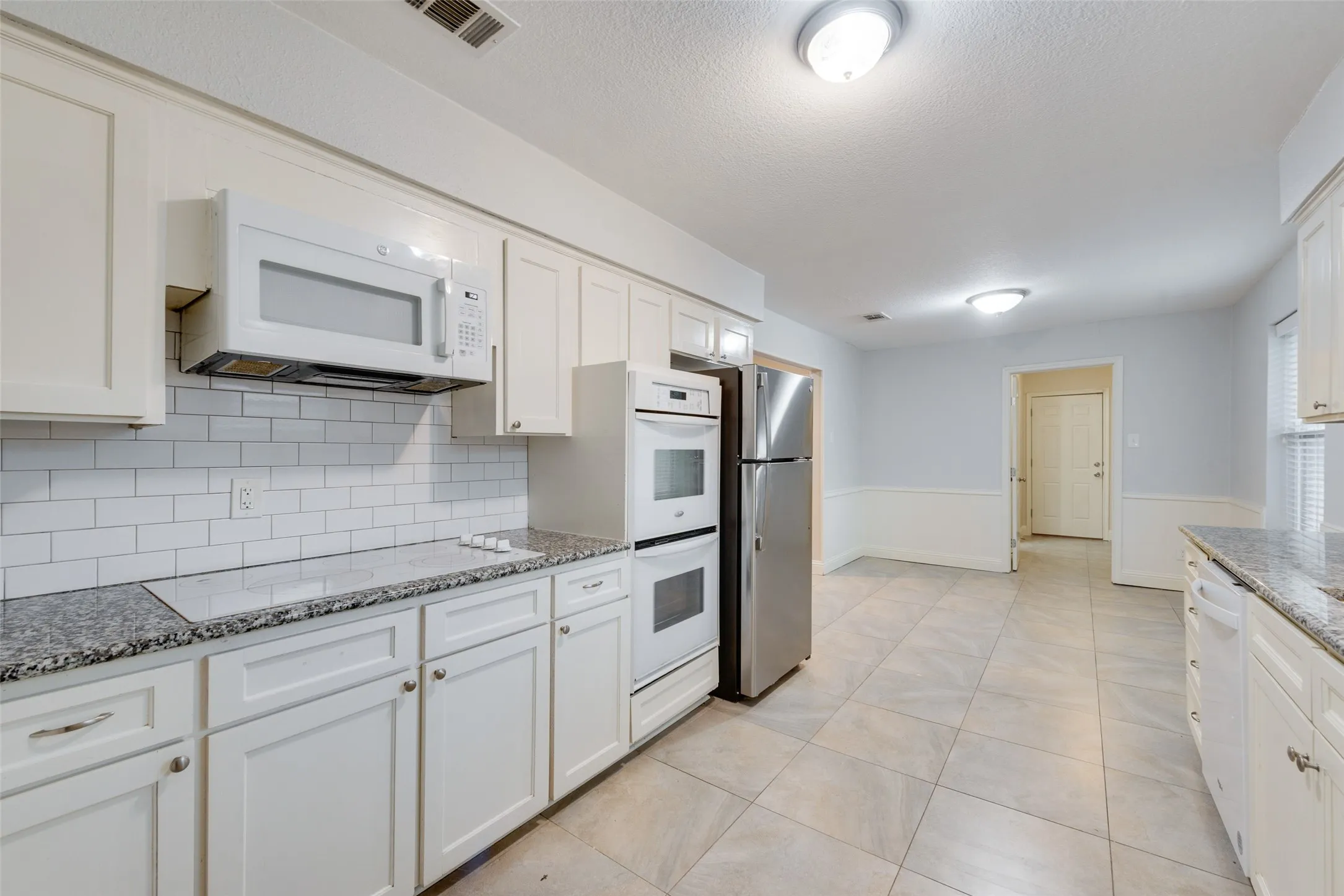 Triplex For Rent in Dallas County , 14722 Overview Drive, Dallas, Texas 75254, 3 Bedroom, 3 Bathroom, 2 Garage spaces, 2,091 Sqft, built in 1968, mls#21320432, Real Estate Agent in Dallas, Homes For Rent in Dallas county, Homes For Rent in Dallas, Realtor in Dallas Texas, Real Estate Brokerage Independent Realty Texas, Luminita Cordes Realtor