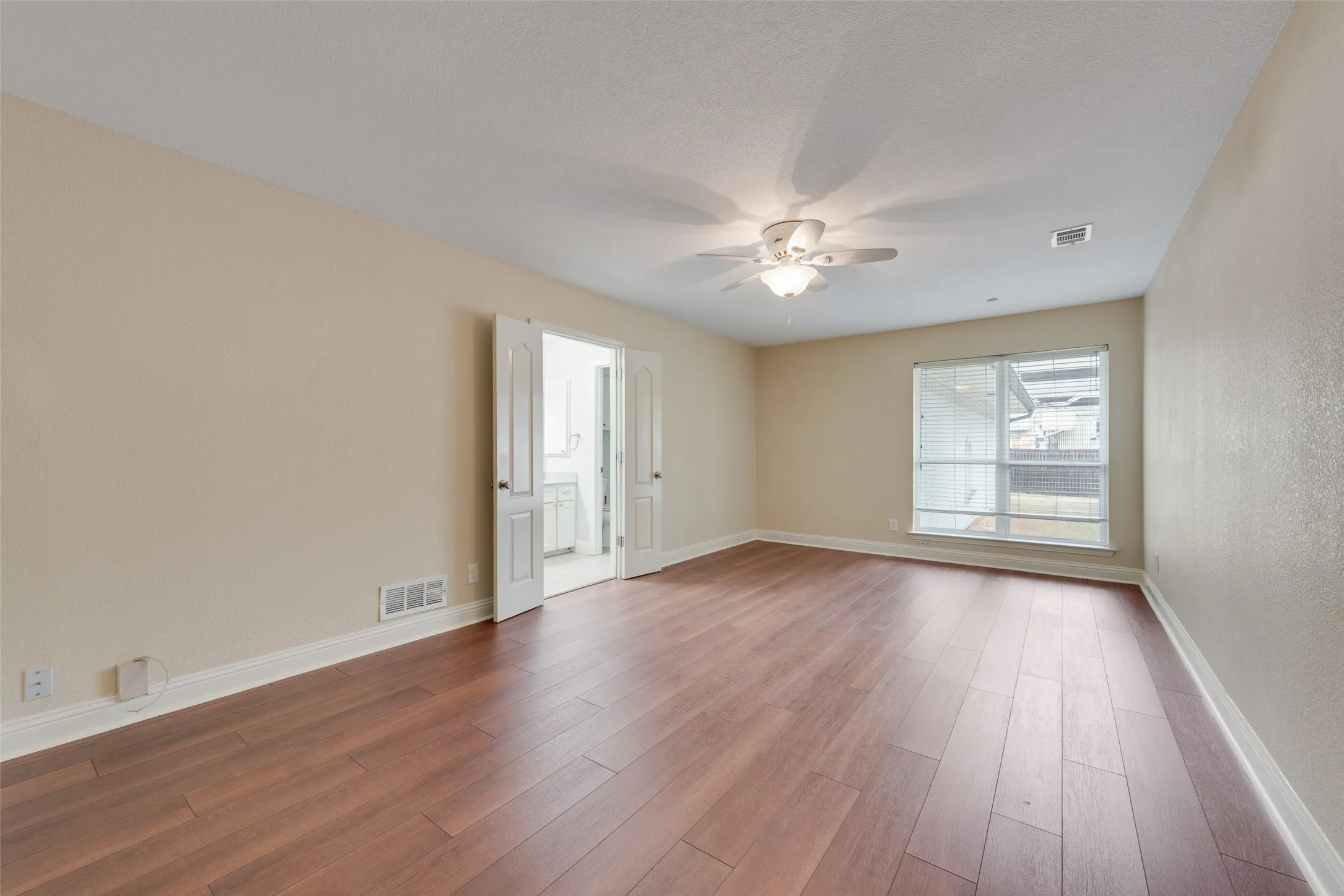 Triplex For Rent in Dallas County , 14722 Overview Drive, Dallas, Texas 75254, 3 Bedroom, 3 Bathroom, 2 Garage spaces, 2,091 Sqft, built in 1968, mls#21320432, Real Estate Agent in Dallas, Homes For Rent in Dallas county, Homes For Rent in Dallas, Realtor in Dallas Texas, Real Estate Brokerage Independent Realty Texas, Luminita Cordes Realtor